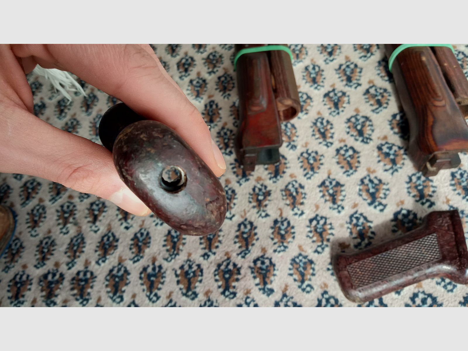 2 Sets Original Anbauteile inkl. Holz Laminat Handschutz und Bakelit Griff / AKM und AK74 