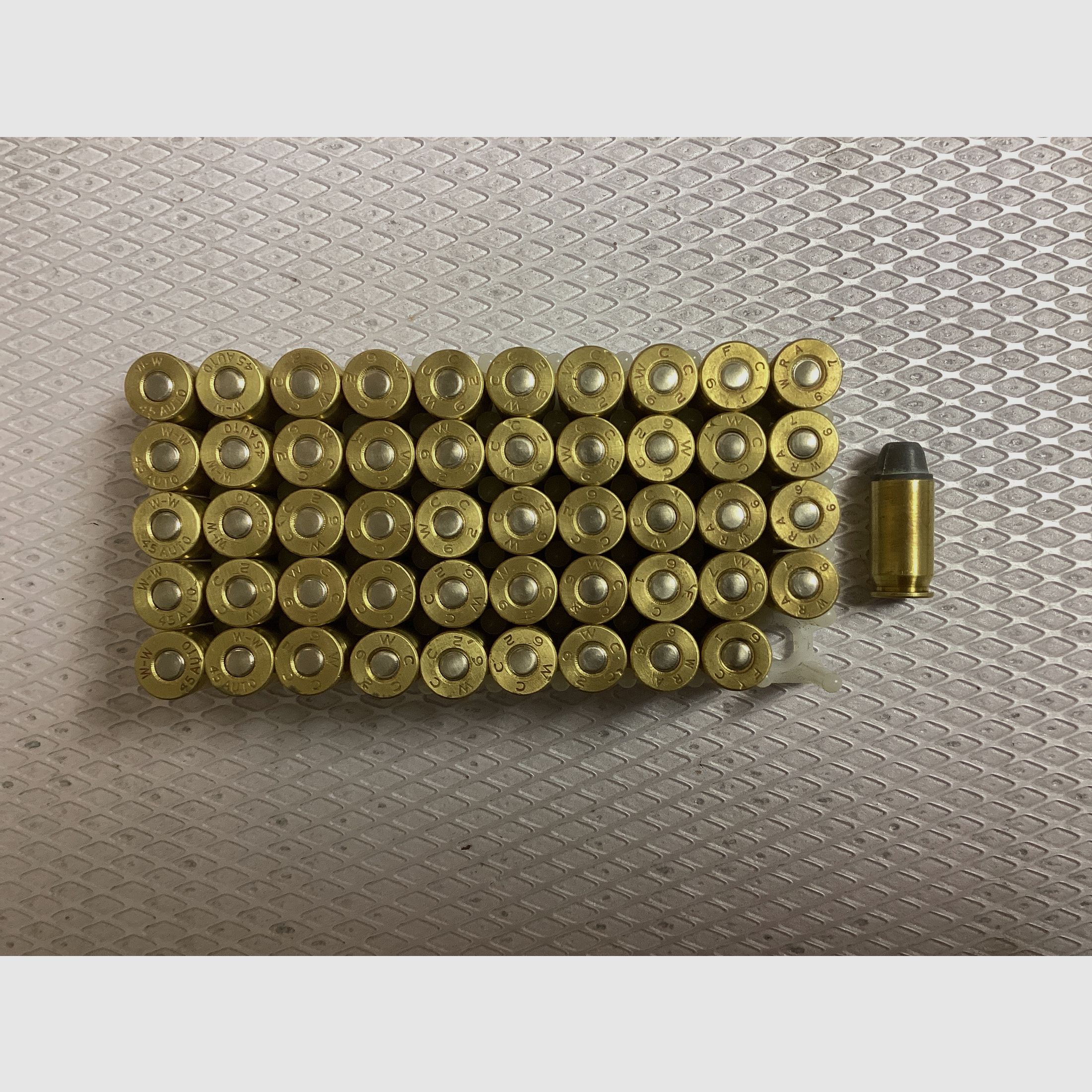 50 Patronen 45 Automatic 
