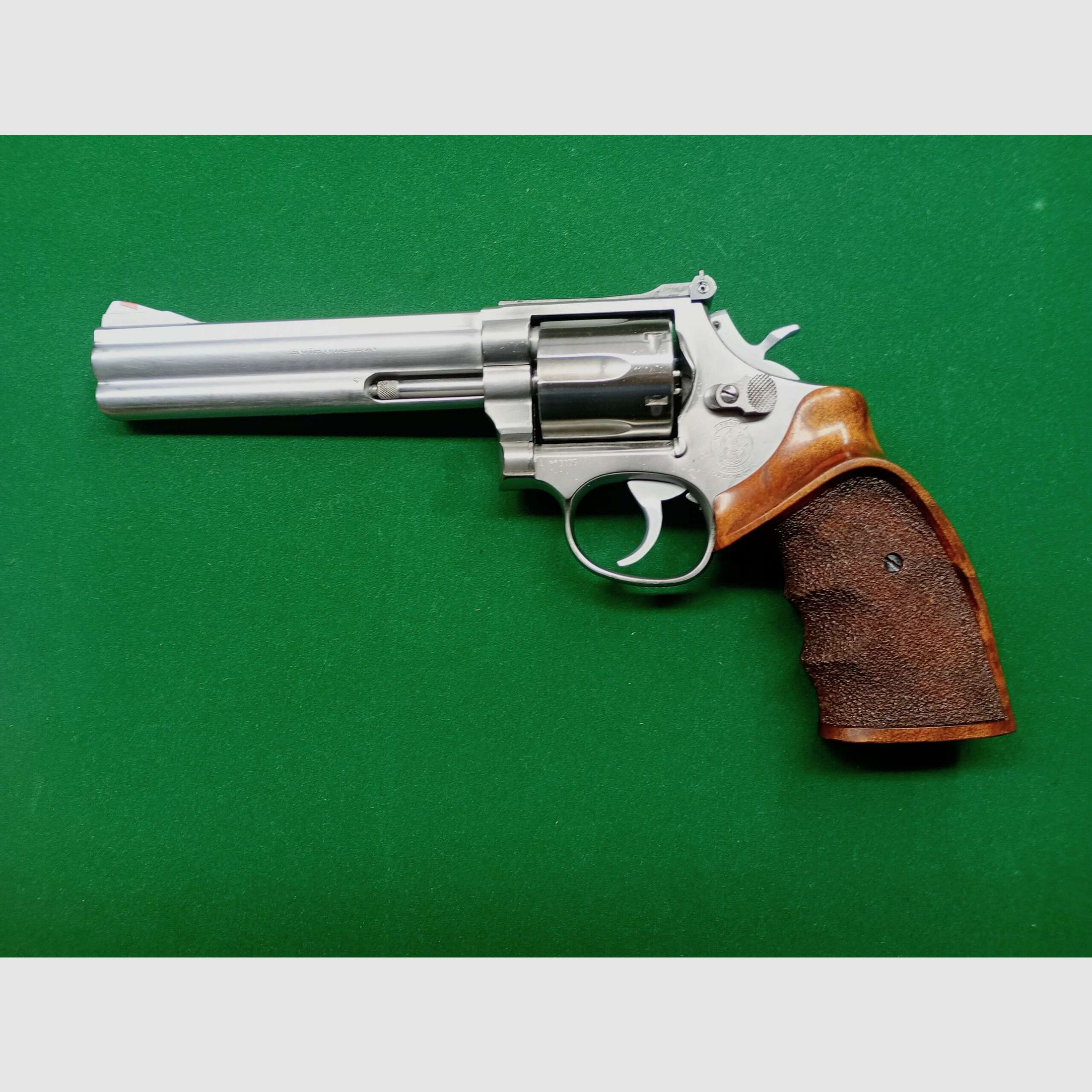 Revolver SMITH&WESSON mod. 686-6″ cal. 357 Mag. (used), image 1 of 2