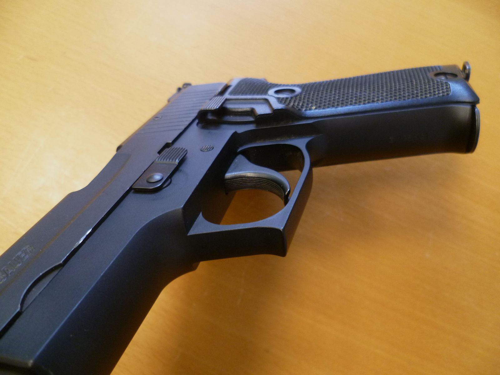 Pistool SIG Sauer P220 9mm Luger