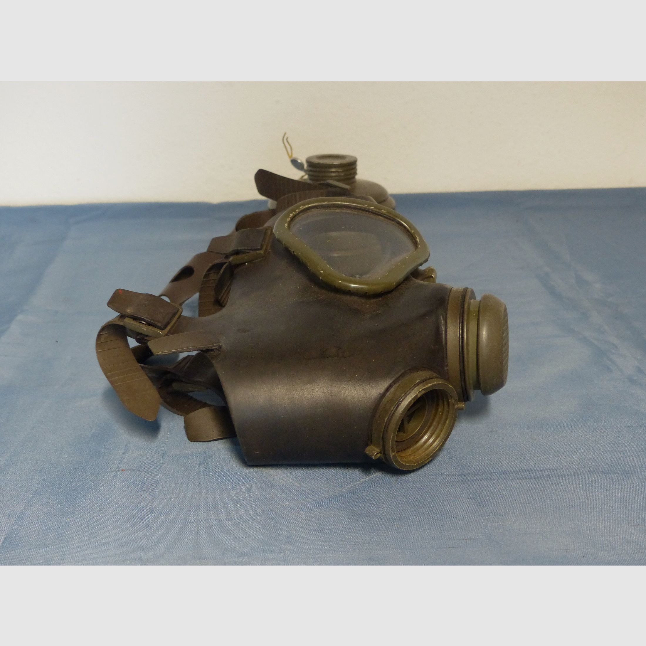Original Bundeswehr Gasmaske Atemschutz M 65 ABC mit Filter 70er