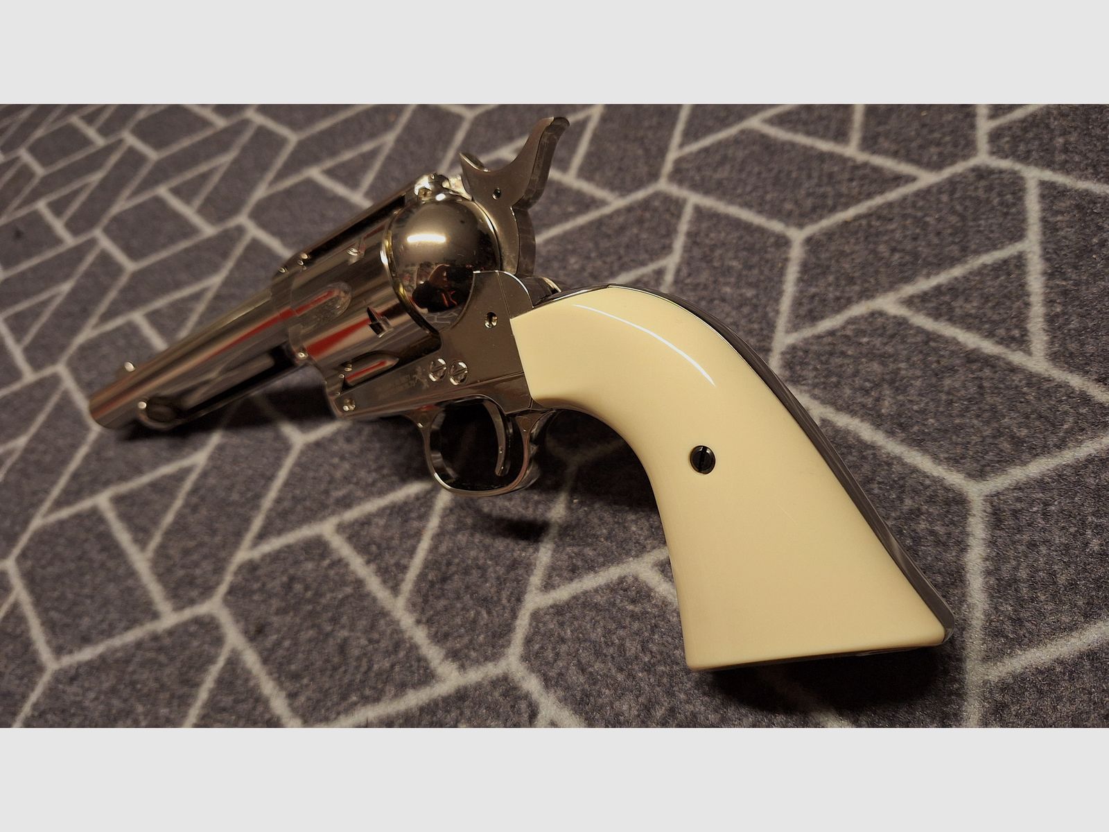 Colt Single Action Army® 45 nickel Co2 revolver caliber 4.5 mm BB-NEW