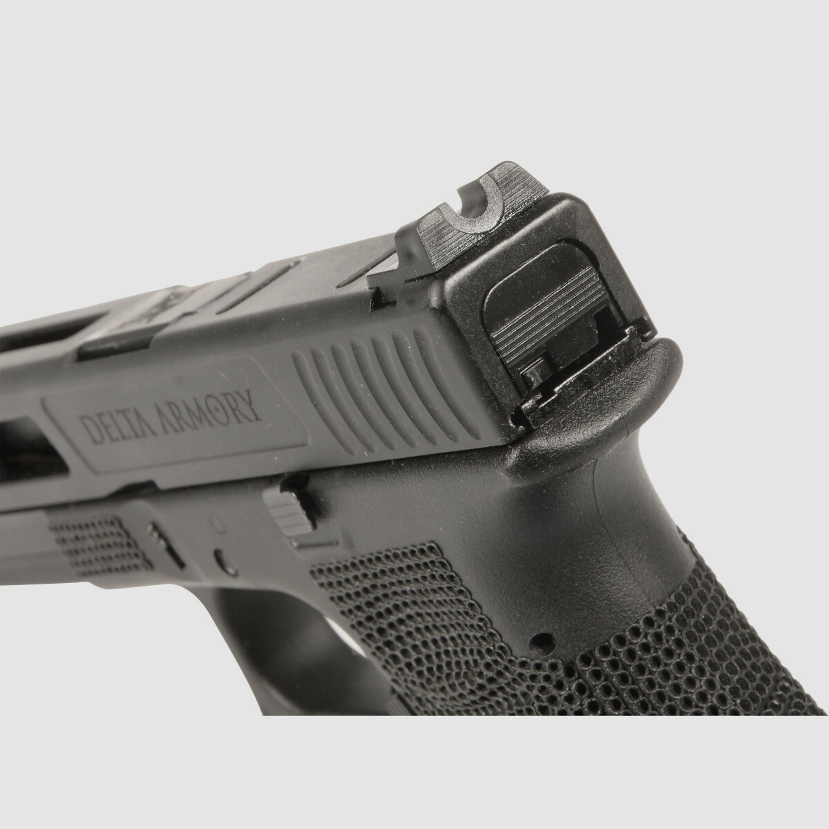 P01 GBB Airsoft Pistole in Schwarz | Delta Armory