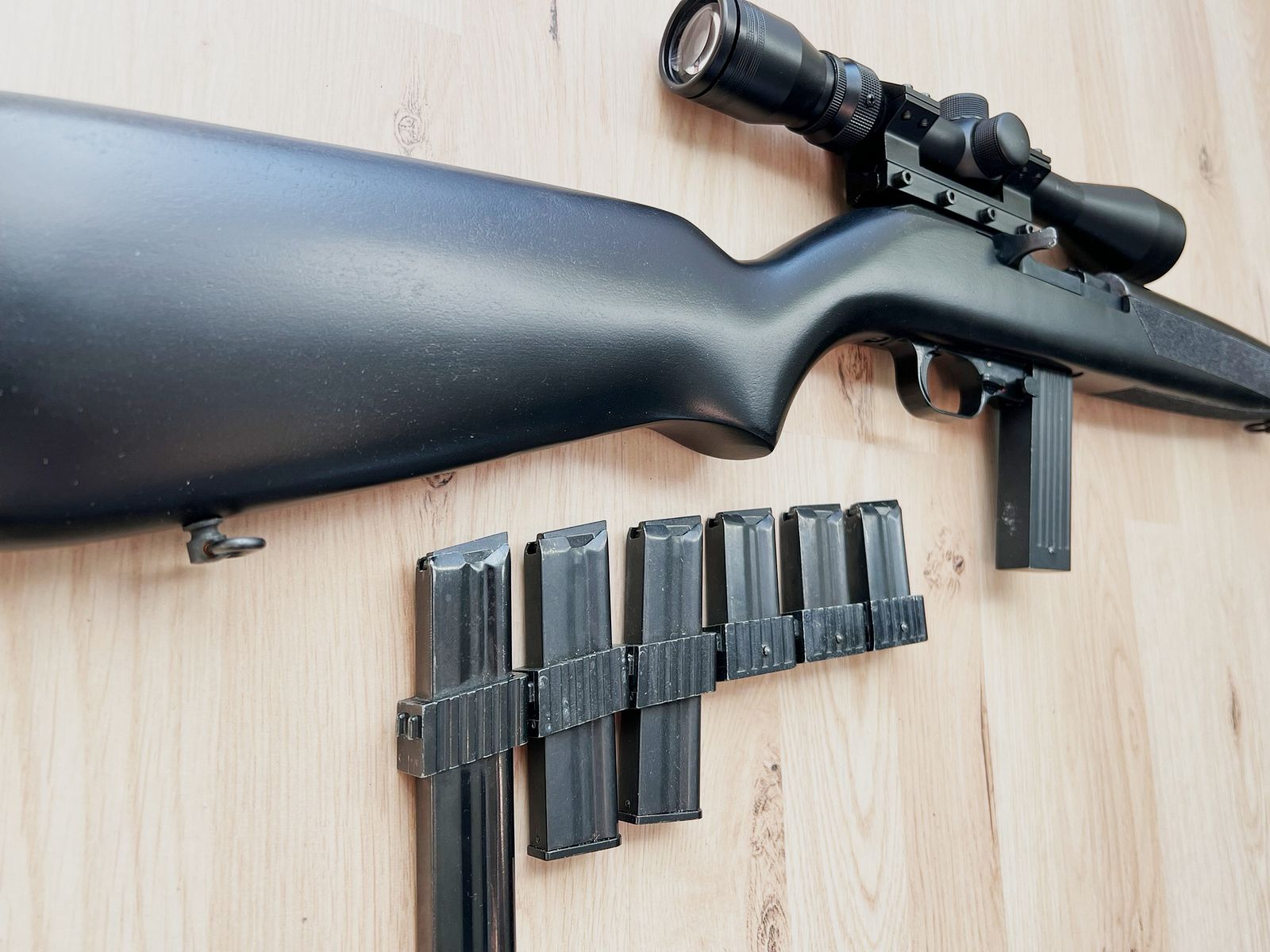 Erma EGM 1-Black -   KK-Selbstlader mit 7 Magazinen