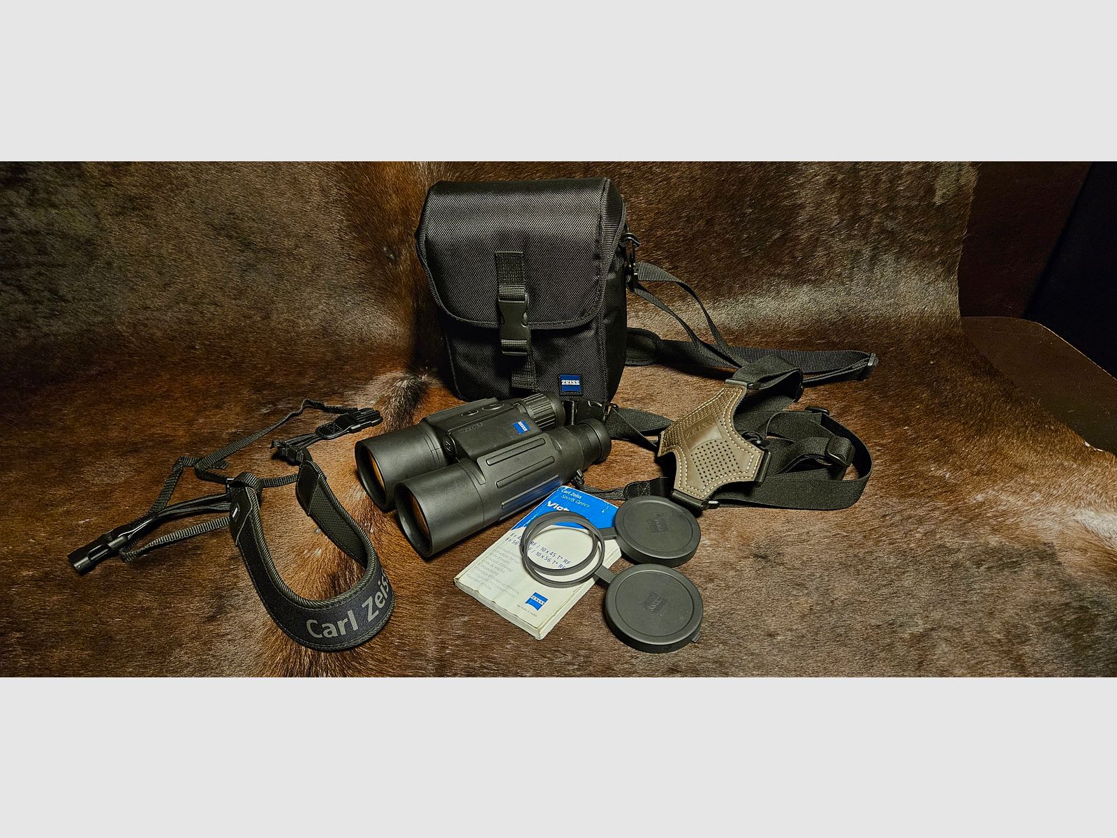 ZEISS Victory 10x56 T RF - Fernglas mit Entfernungsmesser - mit umfangreichem Zubehör