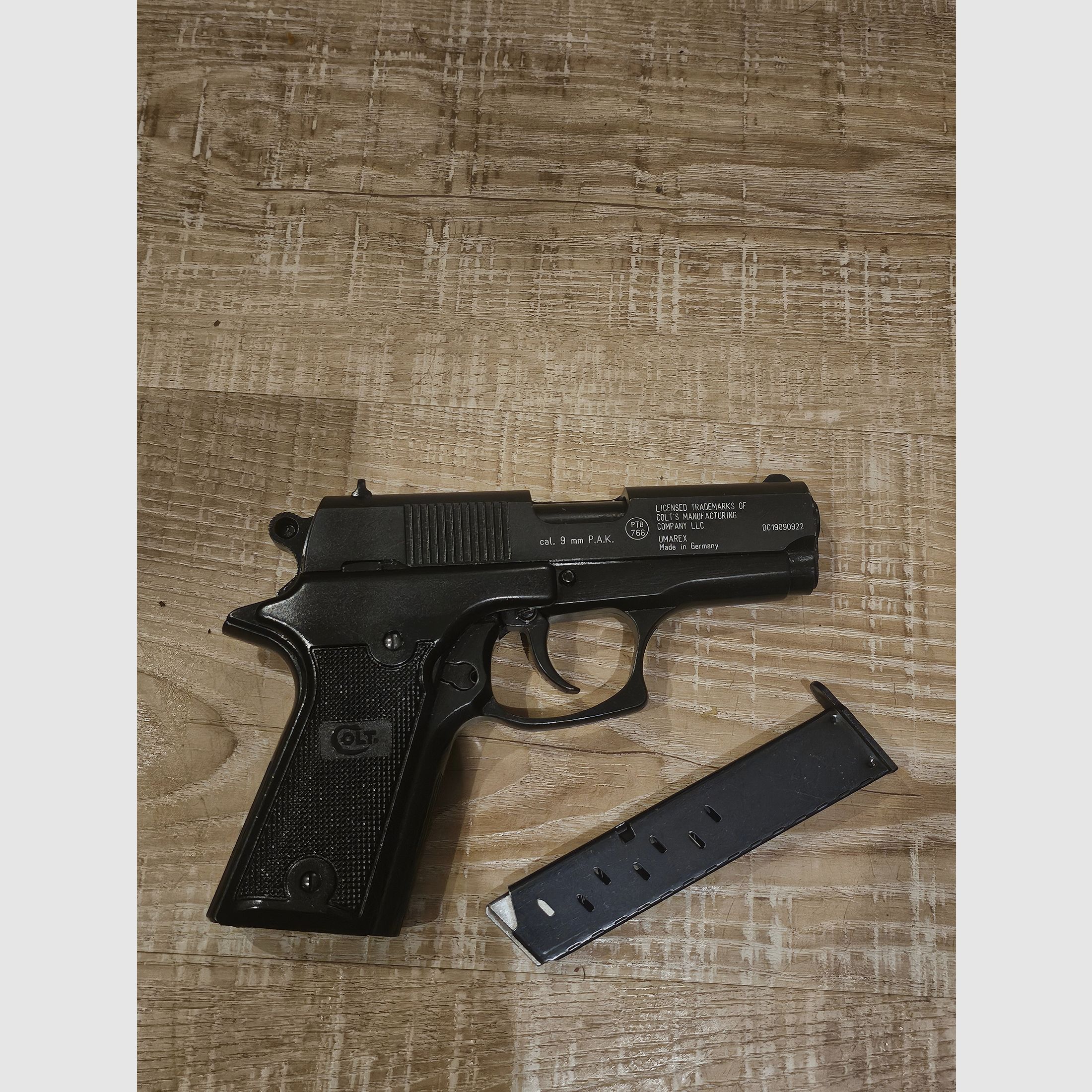 Schreckschusspistole Colt Double Eagle Combat Commander im Kaliber 9mm P.A.K.