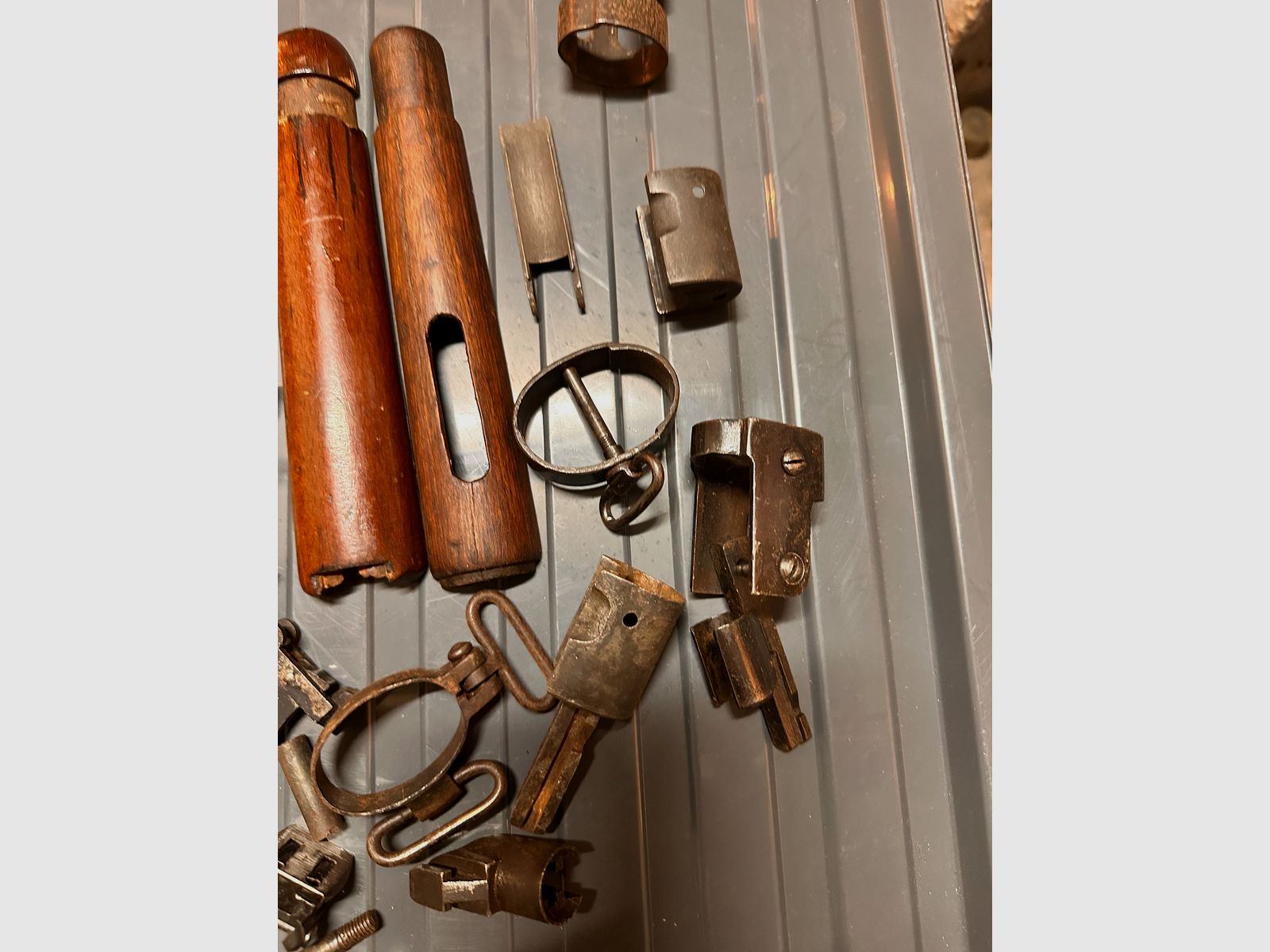 Beschläge Gewehr alt Handschutz Abzug Visier 