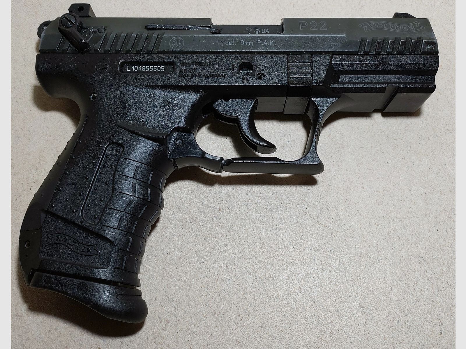 Walther P22 Schreckschuss Pistole 9mm P.A.K. schwarz mit Lederholster