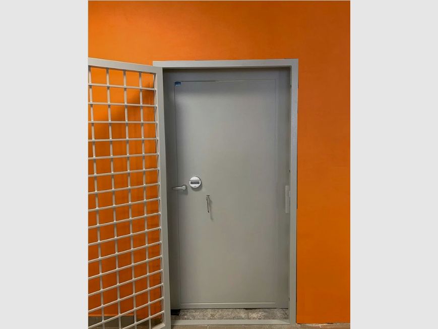 Porte de sécurité pour salle d'armes Classe 1 EN 1143-1 - rien n'est impossible - fabrication sur mesure !!