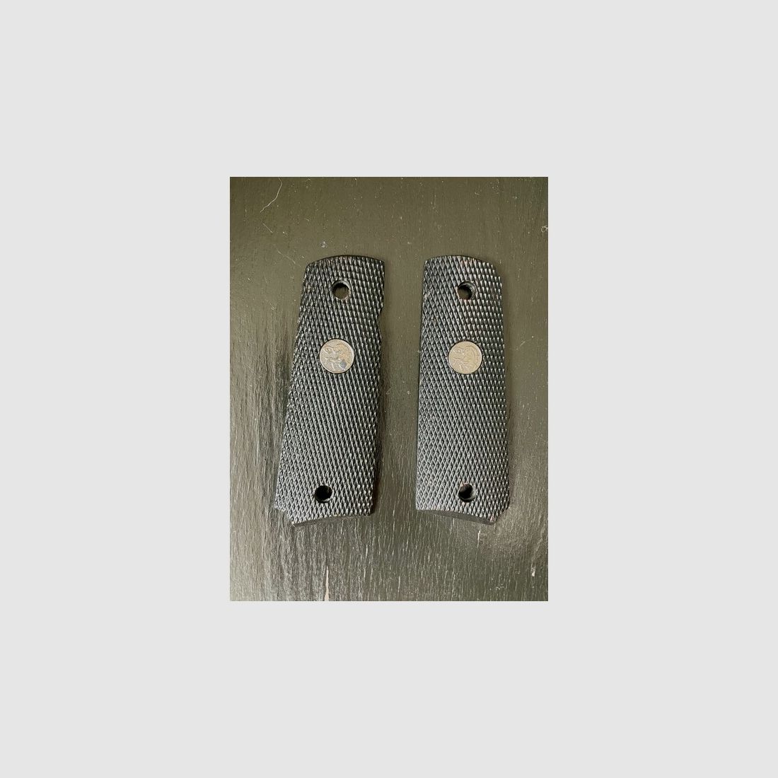Original Colt 1911 Griffschalen aus Holz in schwarz