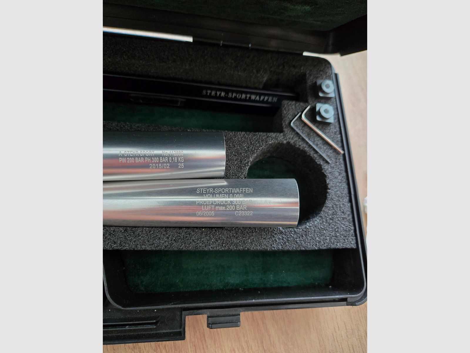 Match-Luftpistole STEYR LP 10 mit 2 Kartuschen, Adapter, Koffer, Werkzeug