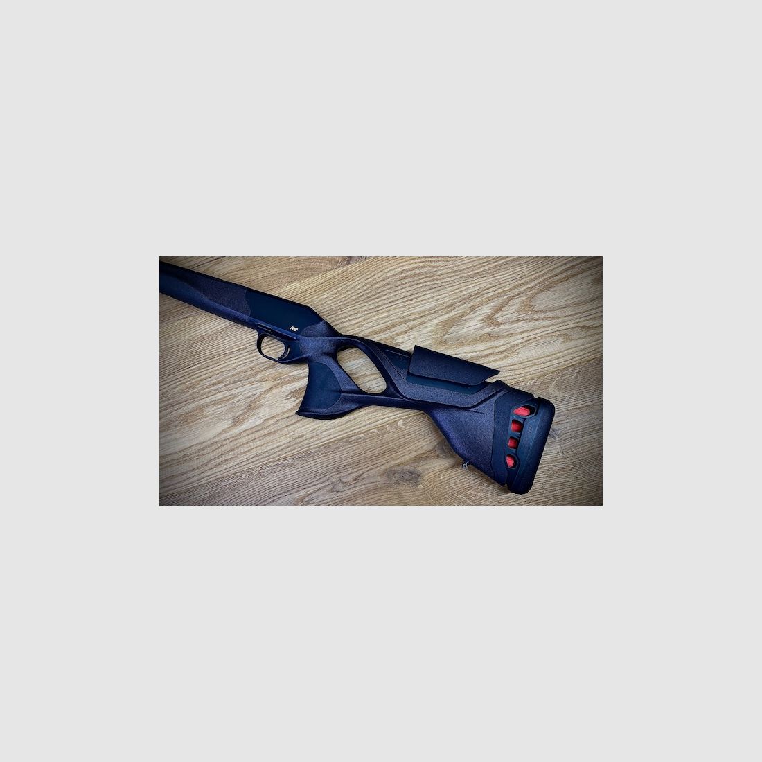 Blaser R8 Ultimate Schäftung / Schwarz-Braun / 17mm Kontur / verst. Schaftrücken & Rückstoßdämpfung