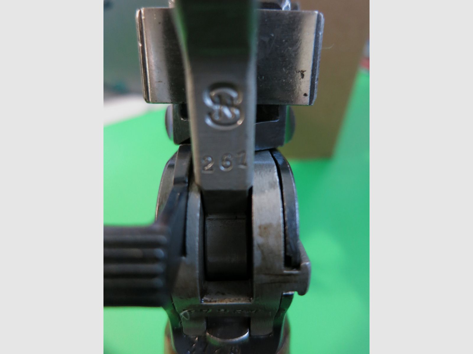 Mauser C96 -Czerwona 9-, Broomhandle, Mauser Oberndorf, kal. 9 mm, numer zgodny, oryginalny łoże + narzędzie #100