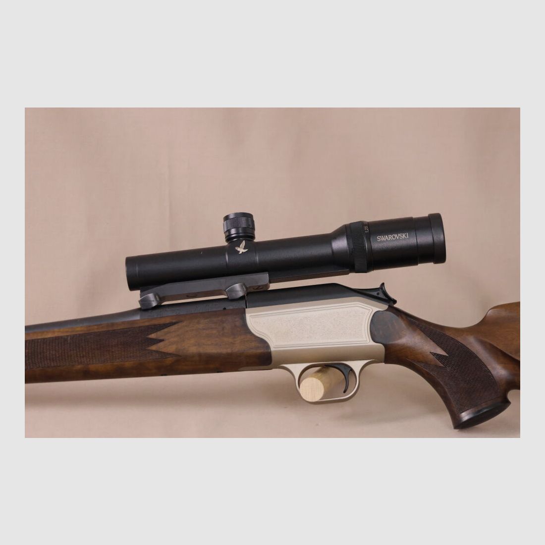 Blaser R93 // Wood // Swarovski with Red Dot!!!