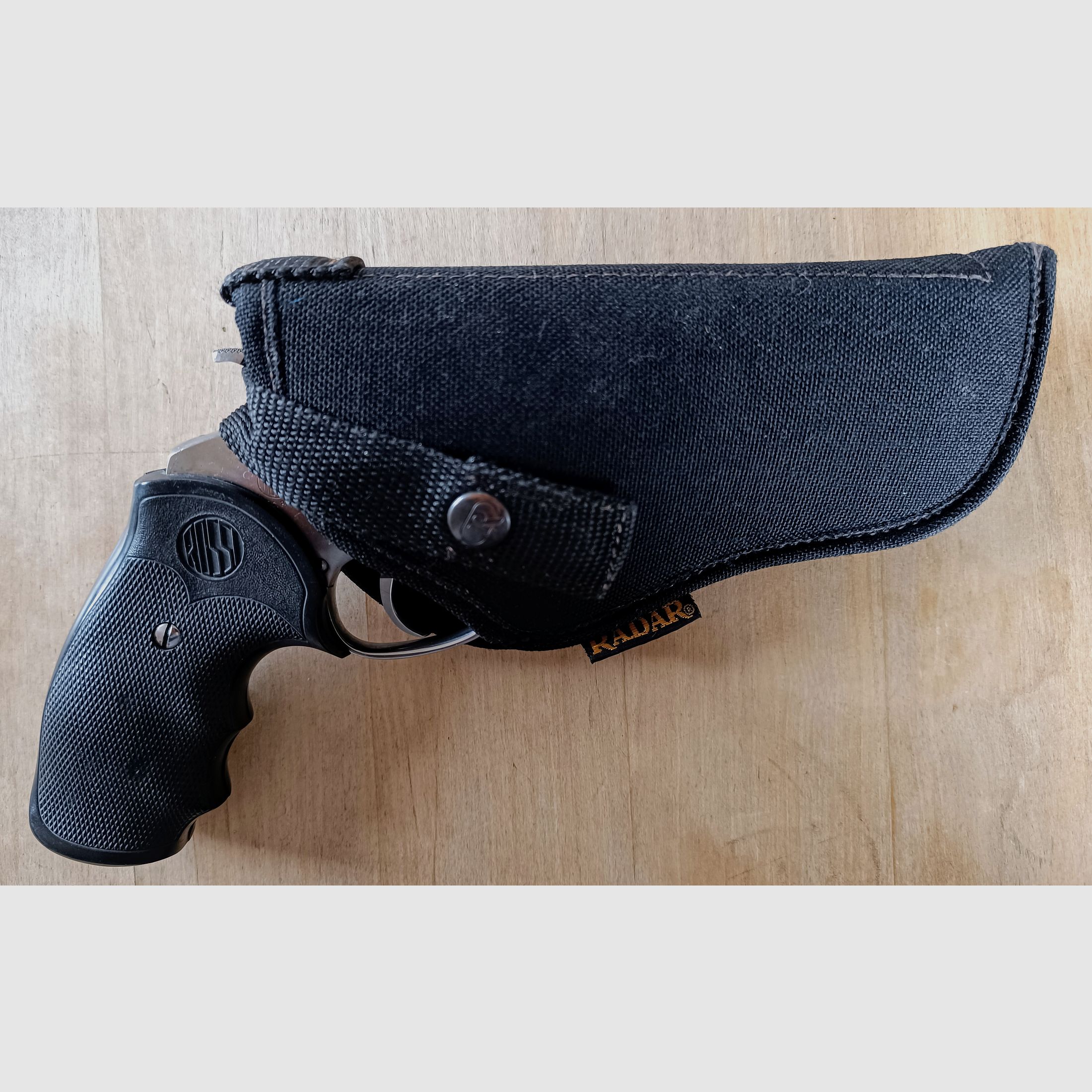 Revolver Marke Rossi Modell 711   .375Mag  4''  Stainlesssteel  Ausführung