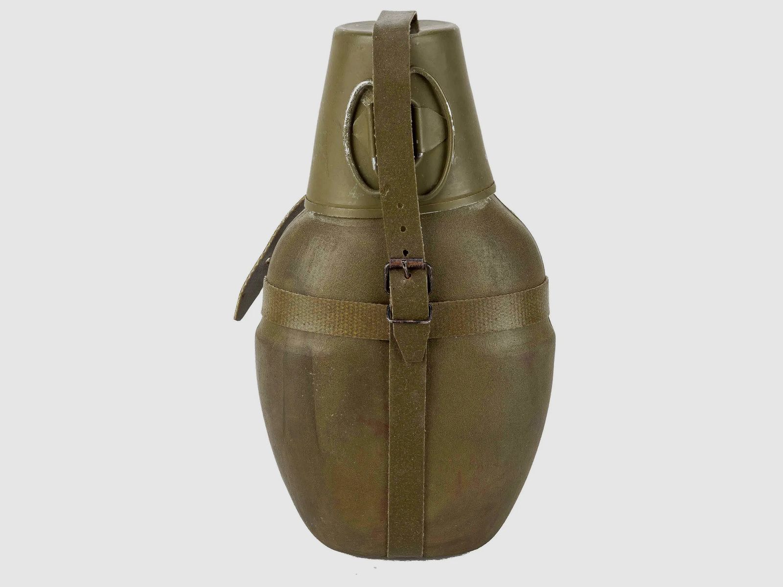 NVA NVA botella de campo con taza aislada usada