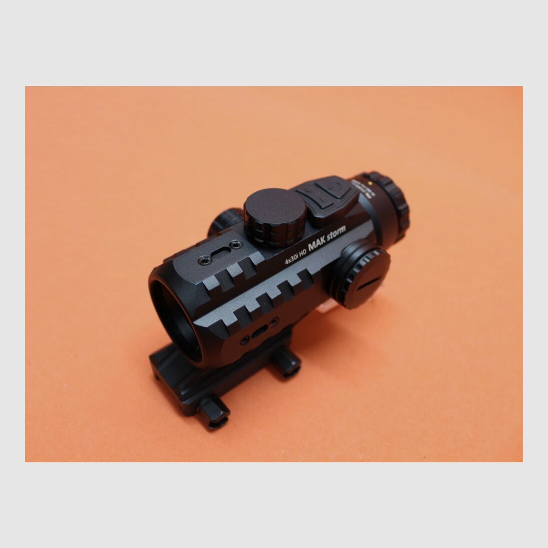 MAK. MAK MAKstorm Zielfernrohr 4x30i HD Gen1 (254003001) Circle-Dot Leuchtabsehen mit Strichplatte