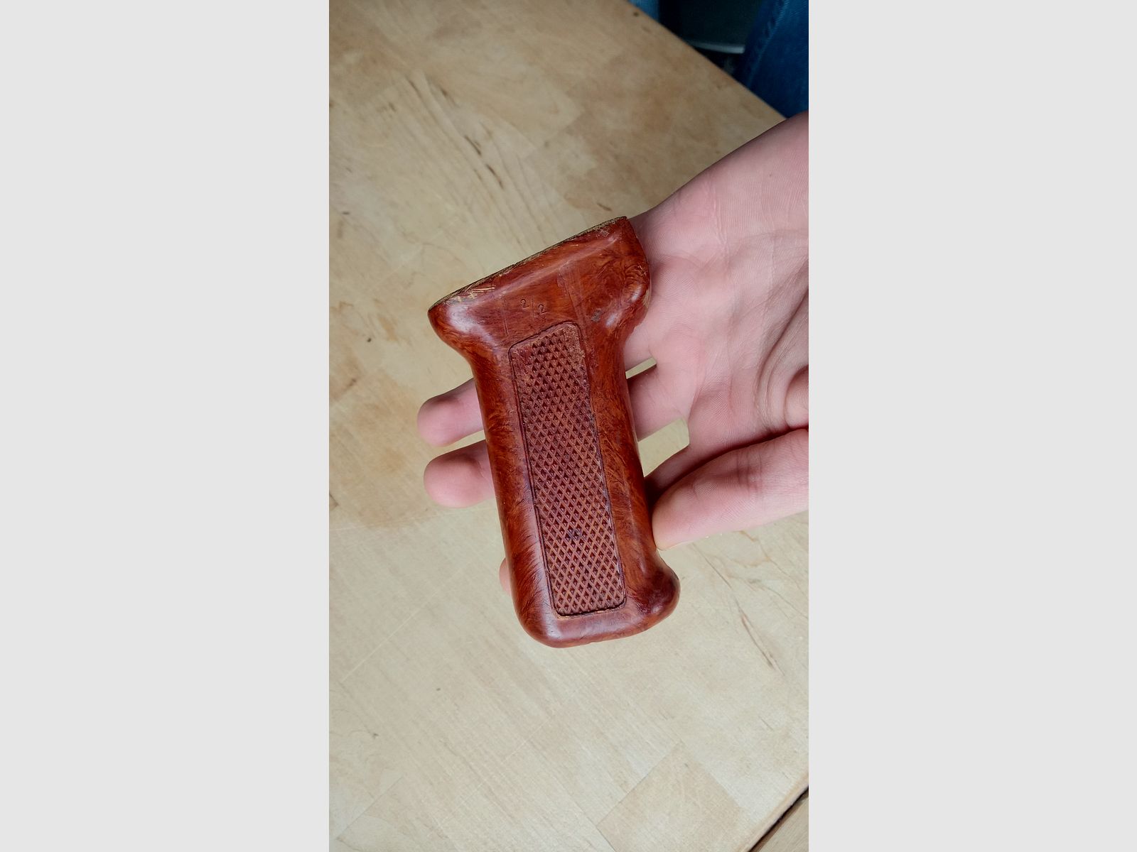 PKM / RPK impugnatura in AG4 fibra di vetro Bakelite, probabilmente russa o bulgara / adatta anche per AK e cloni.