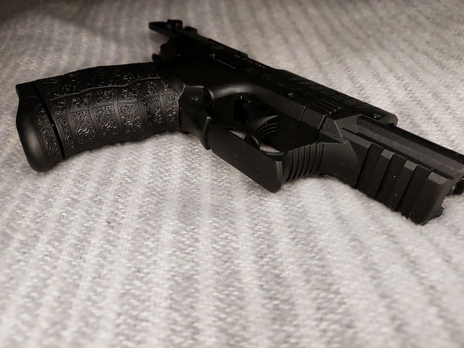 Walther P22Q Schreckschuss Pistole 9mm P.A.K. schwarz (PTB 778) mit Holster und 2 Magazinen [P 22 q]