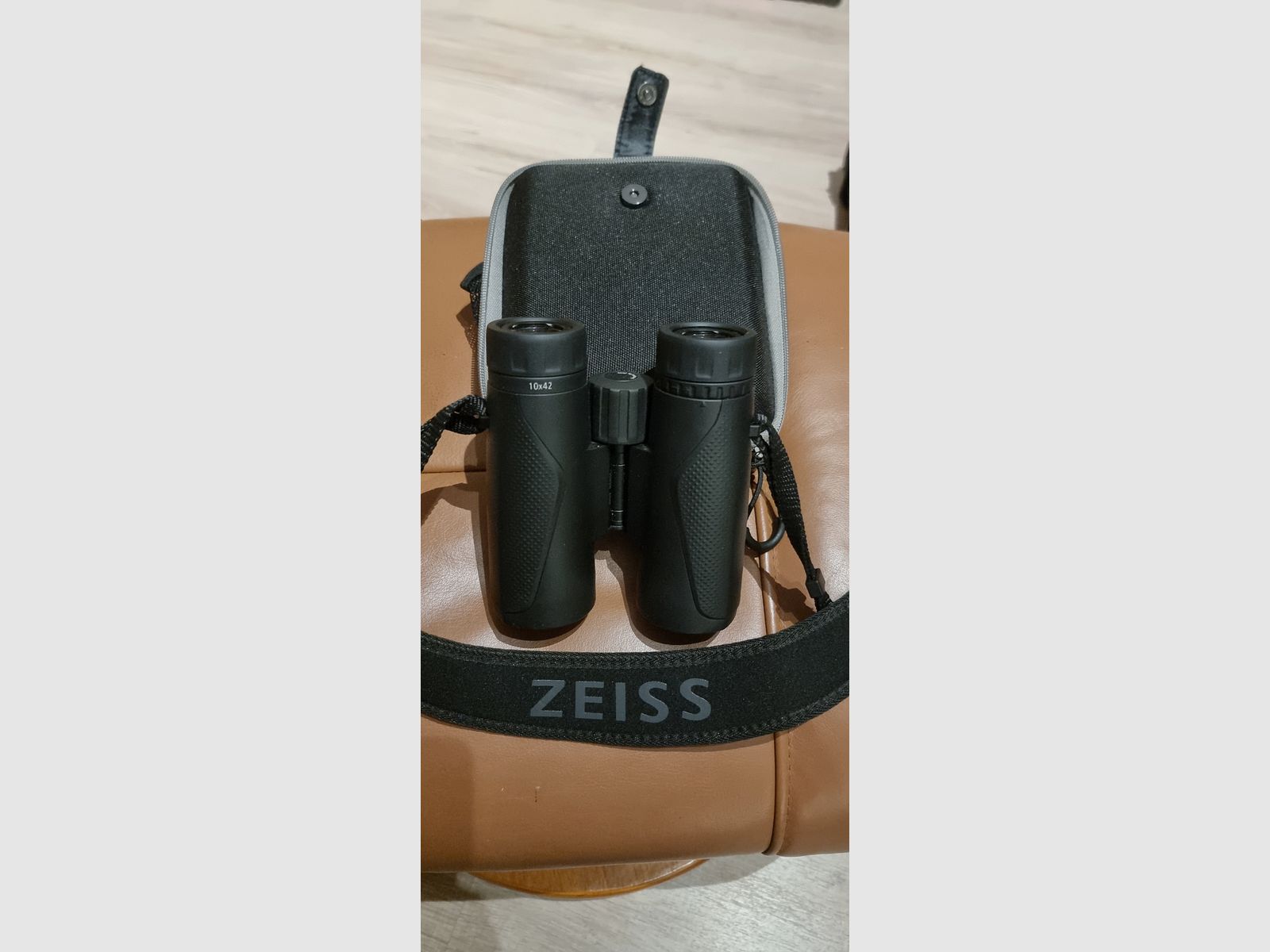 Binoculars Zeiss Terra ED 10x42