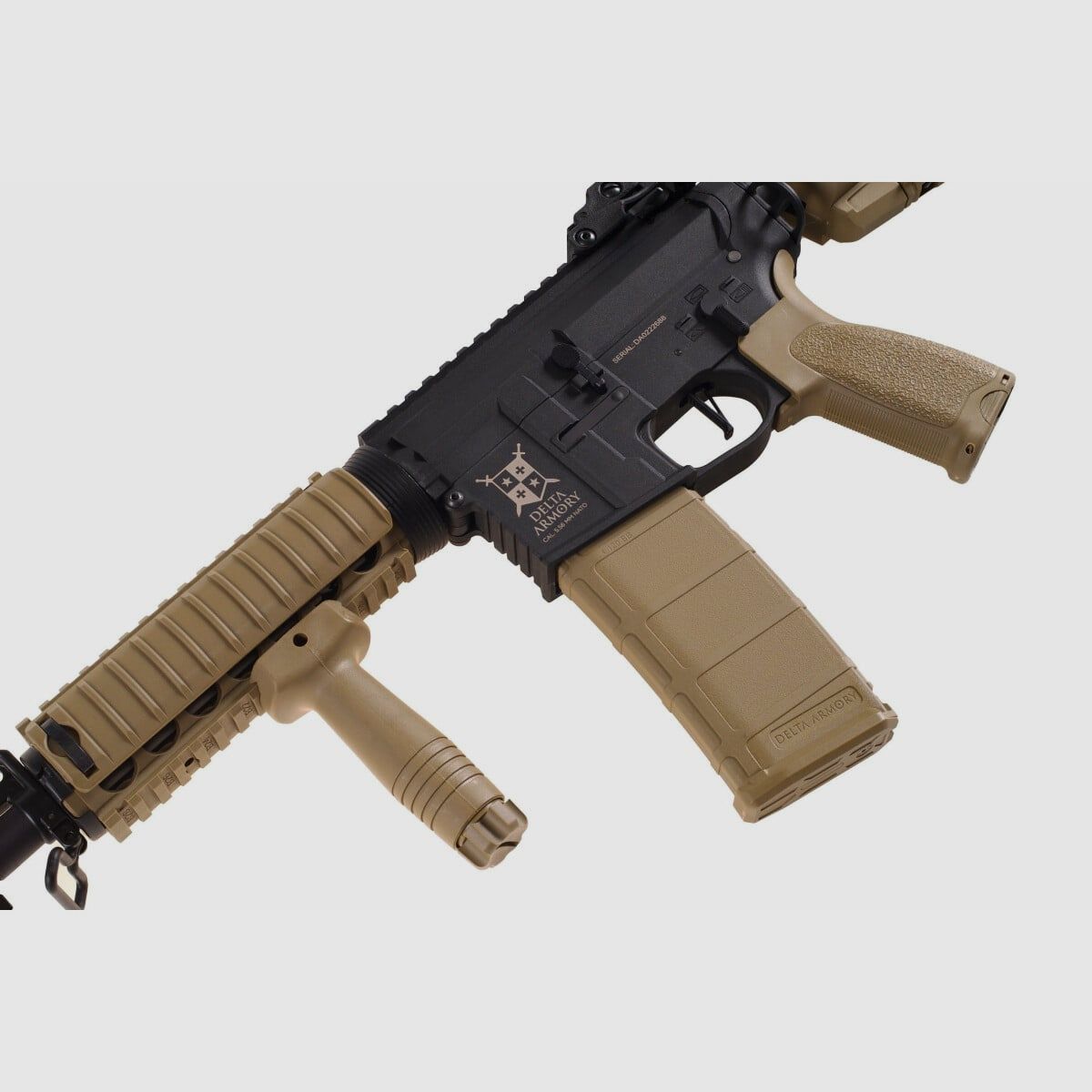 AR15 CQB-R CHARLIE TAN/Zwart S-AEG Softair Geweer Vrij vanaf 18 Jaar | Delta Armory, afbeelding 3 van 4