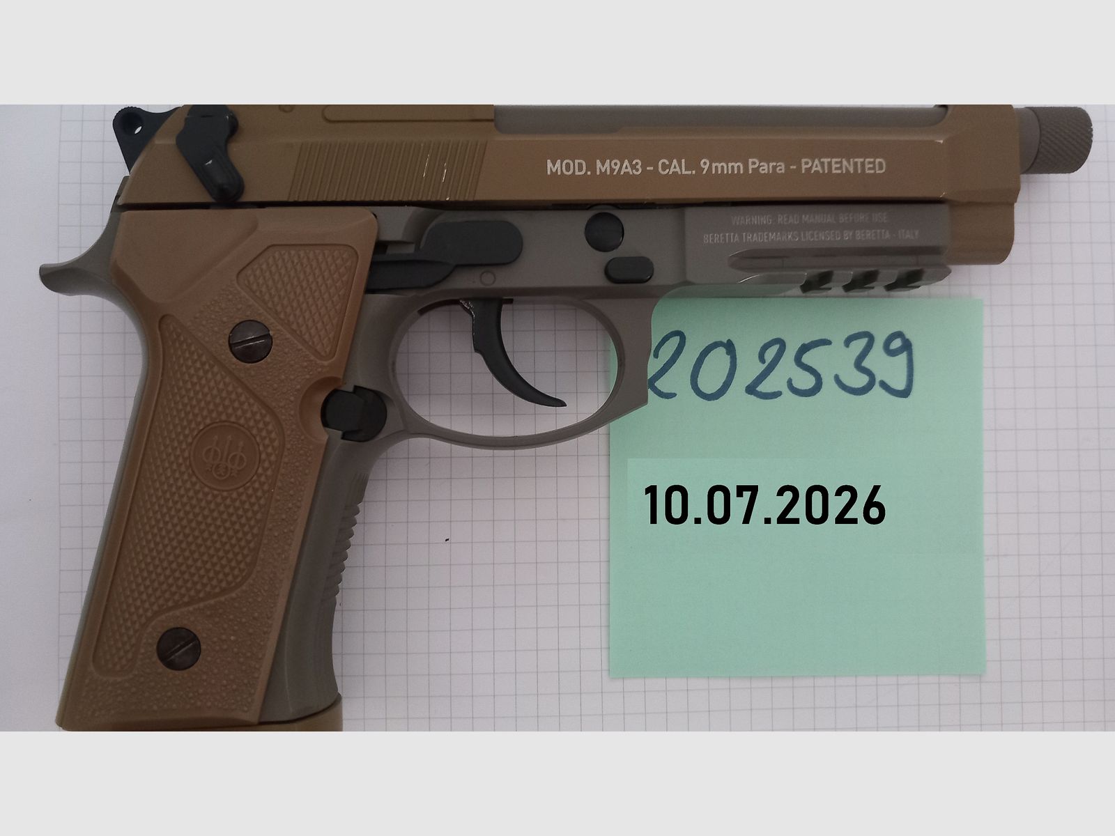 Beretta M9A3 Flat Dark Earth Blowback a lot of accessories