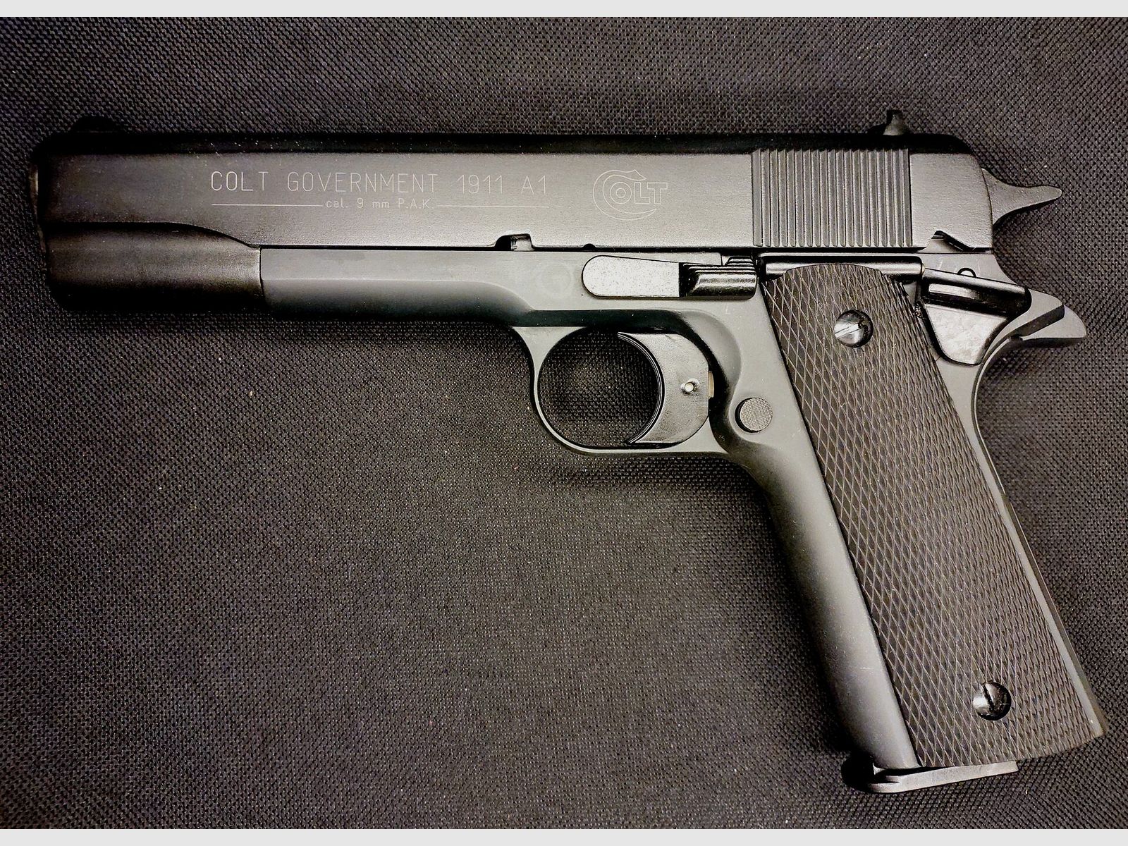 Colt Government 1911 A1 Schreckschuss Pistole 9mm P.A.K. (PTB 774) neuwertig!