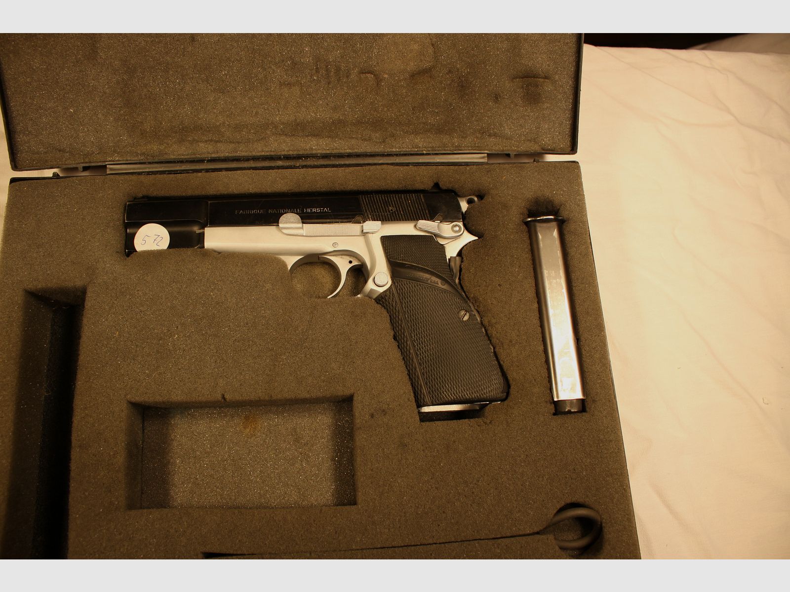 Pistole FN High Power