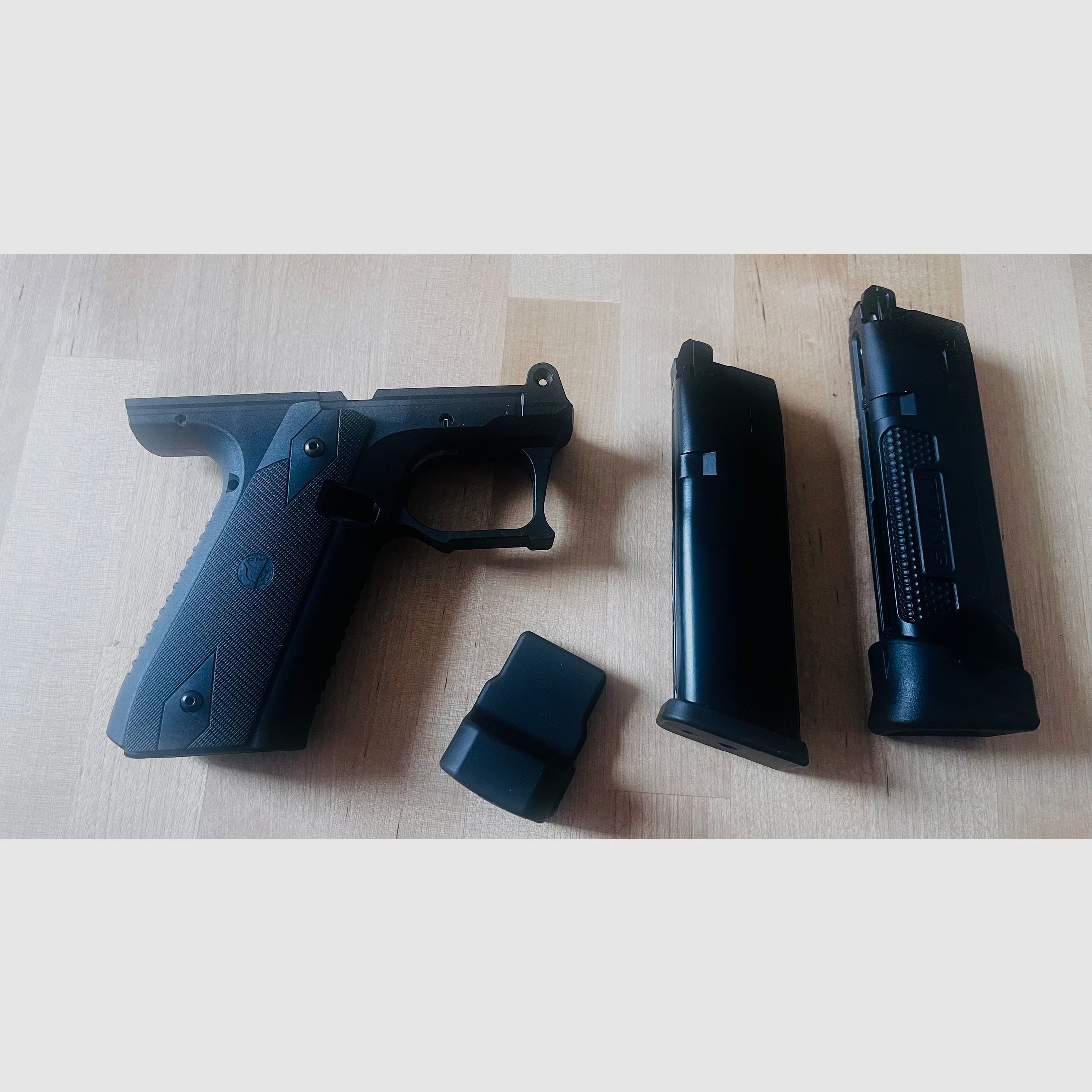 Action Army AAP-01 Assassin GBB z dodatkami i ulepszeniami - Nie jest bronią automatyczną