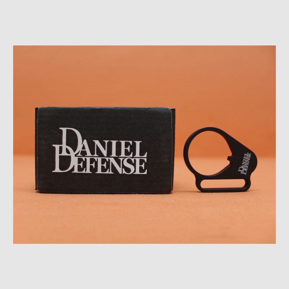 Daniel Defense, Inc. AR-15 : Plaque de fin de récepteur Daniel Defense (DD-4000) Adaptateur de montage de sangle Burnsed Loop / Support de sangle
