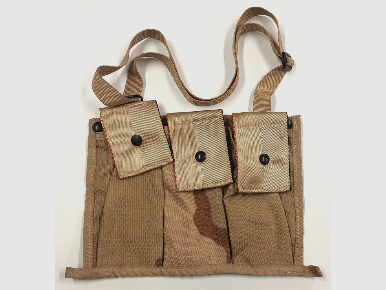 Nieznana torba na magazyny/bandolier z Molle II, 6 magazynków M16A2 w kamuflażu pustynnym