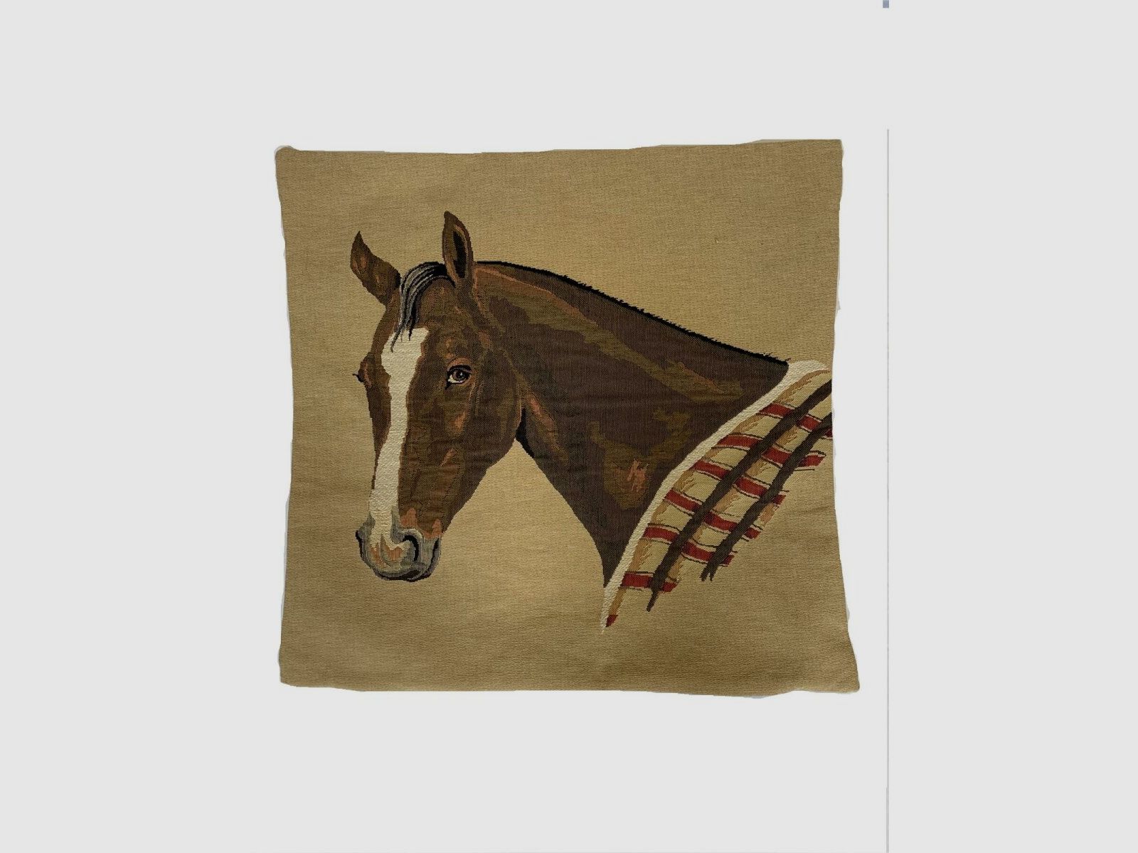 Lovergreen cushion motif cushion horse head chestnut head on the left side