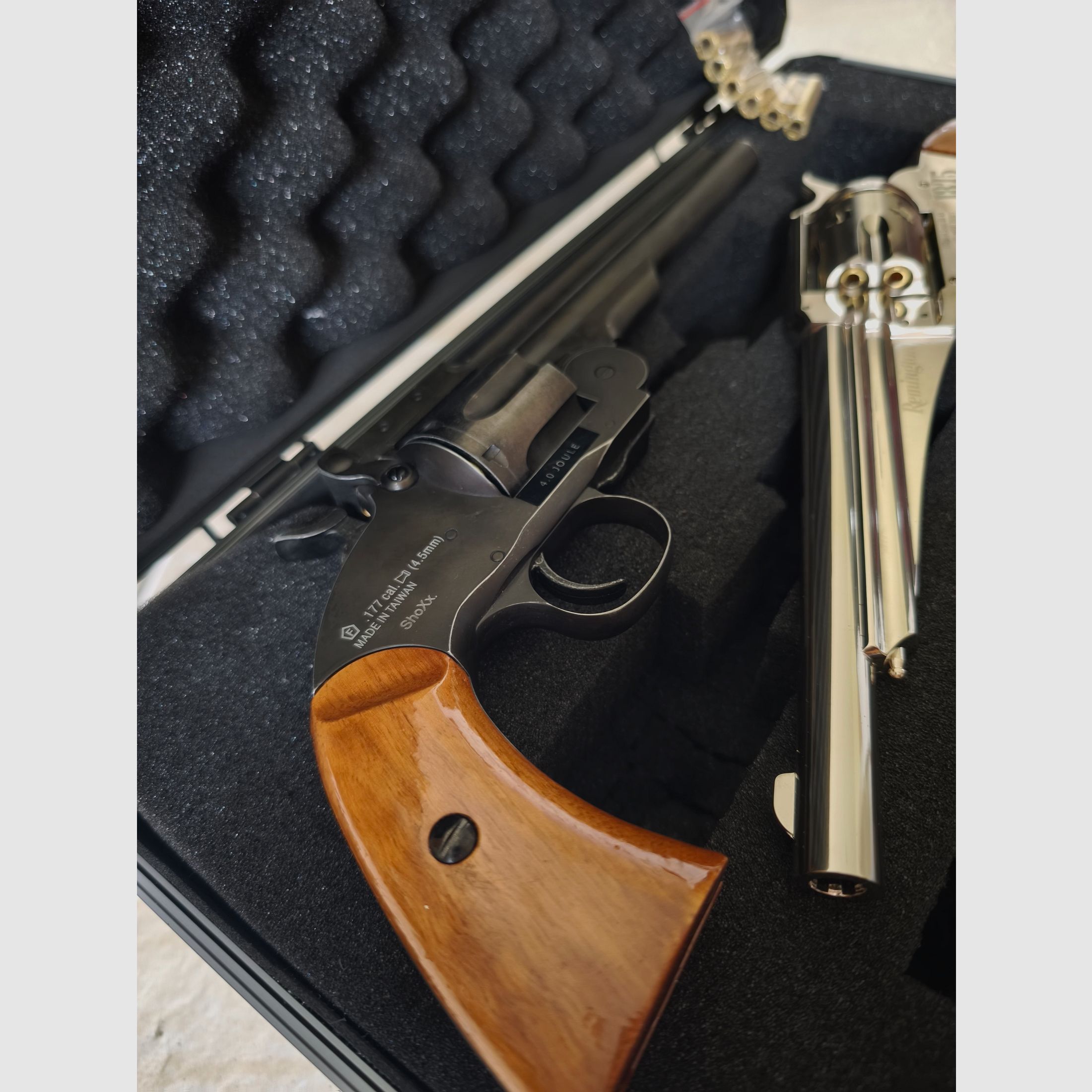 Revolver Set: Remington 1875, Schofield 1877 und M29/Metall+ Echtholz/ Neuwert über 800€