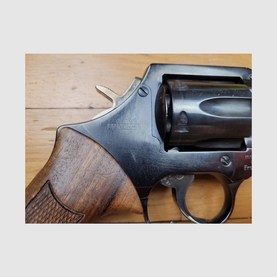 Sehr schöner Revolver Manurhin MR73 Police 4 Zoll – .357 Mag – Herstellung Manurhin Serie C von 1980 – schöner Brünierung – Lauf und Kammern spiegelnd – enger Durchmesser 355′ – einer der »echten« MR73 Sammlerstücke! – TBE, Bild 16 von 17