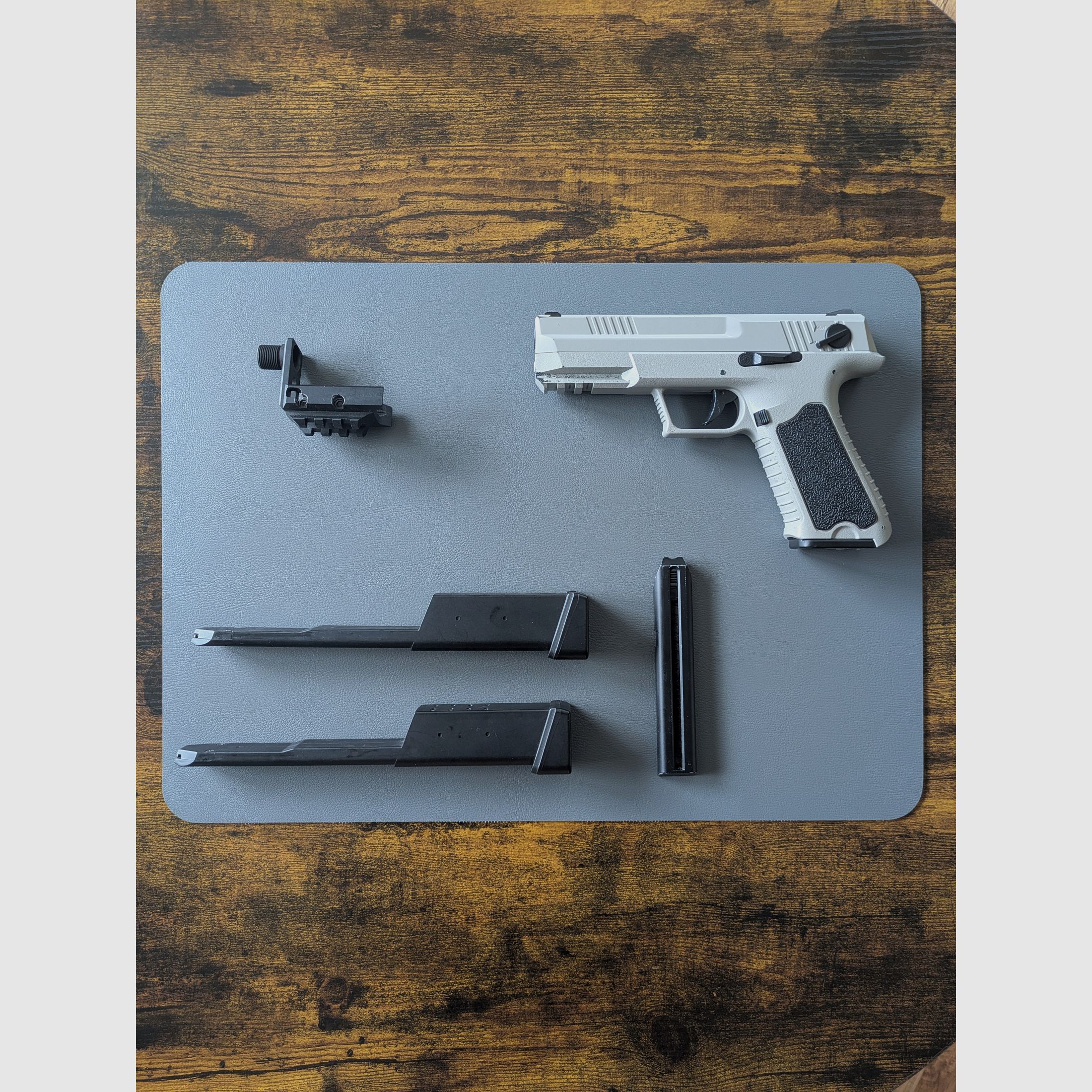 Cyma cm127 6mm Airsoft pistool met accessoires