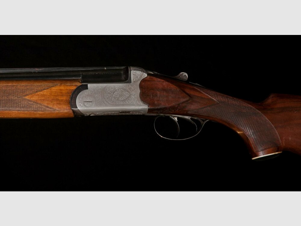 Double-barreled shotgun with ejector