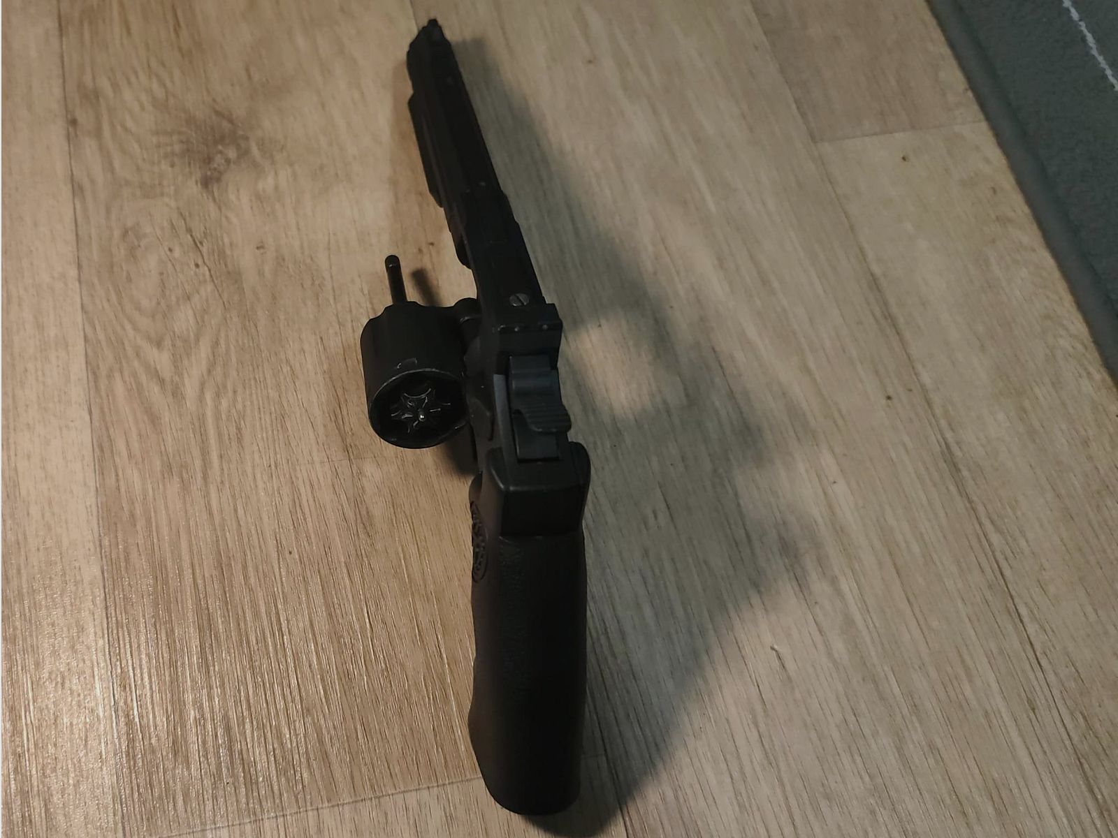 KLI Titan 6 Zoll Revolver Vollmetall CO2 6mm BB schwarz