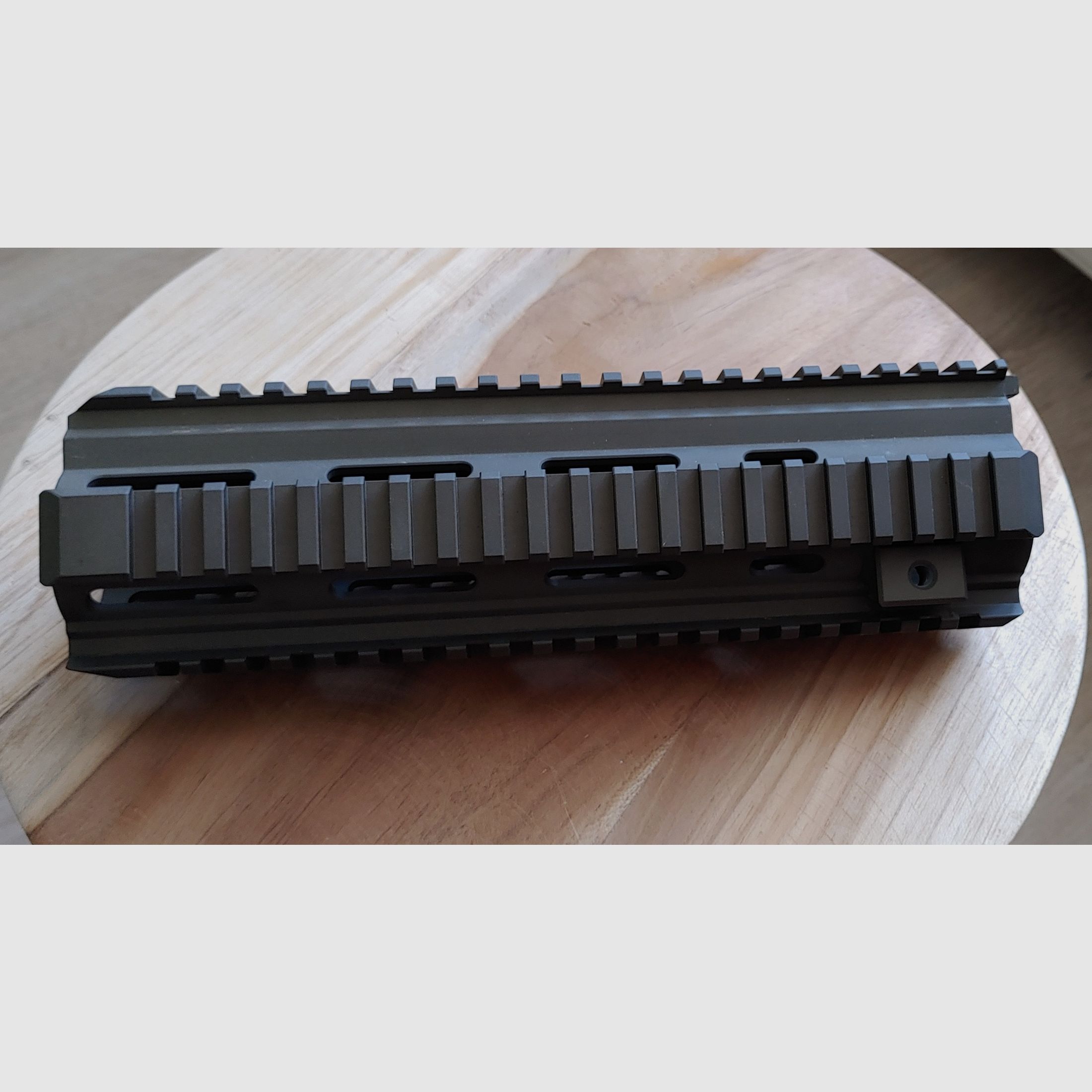 HK MR 223 Handschutz 9 Zoll oliv