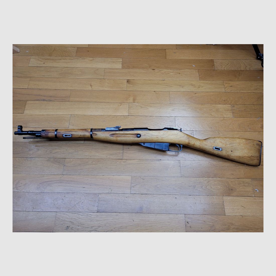 Sehr schöne Mosin-Nagant M44 Büchse – Original Kal. 7,62 x 54R – Seltene Waffe aus der Endproduktion (1946) genannt „Blonde Schaft mit Fußverbindung“ – Ijevsk – 100% monomatrikuliert – Traummechanik – Großartiger Lauf – Waffe neu!, Bild 22 von 30