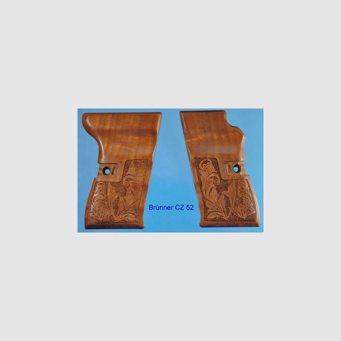 Nussbaum-Griffschalen für Pistole CZ 52 mit Laser-Rankenverschneidung