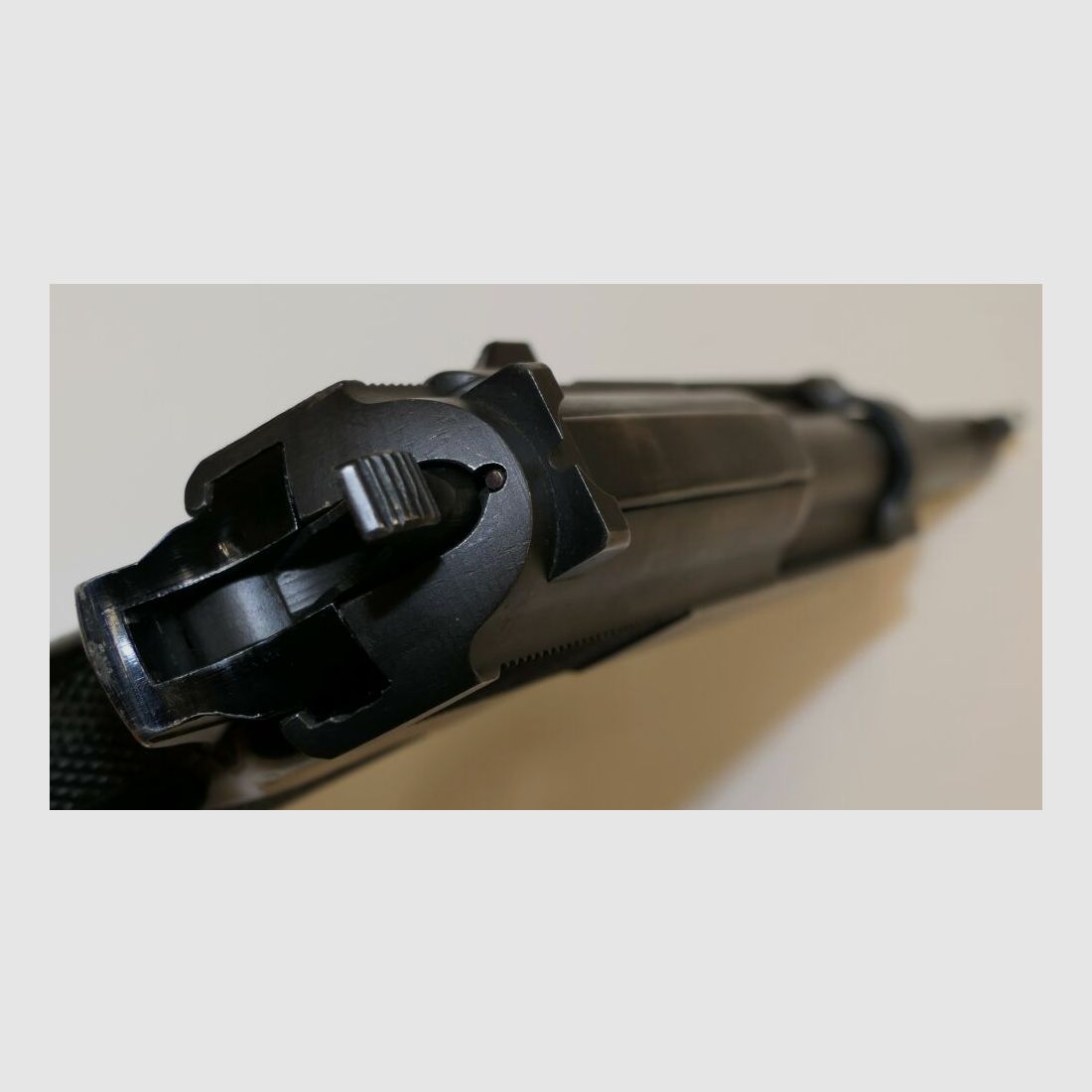 Fabryka broni Walther Ulm Donau Pistolet Walther P38 w kalibrze 9mm Para w zestawie z akcesoriami