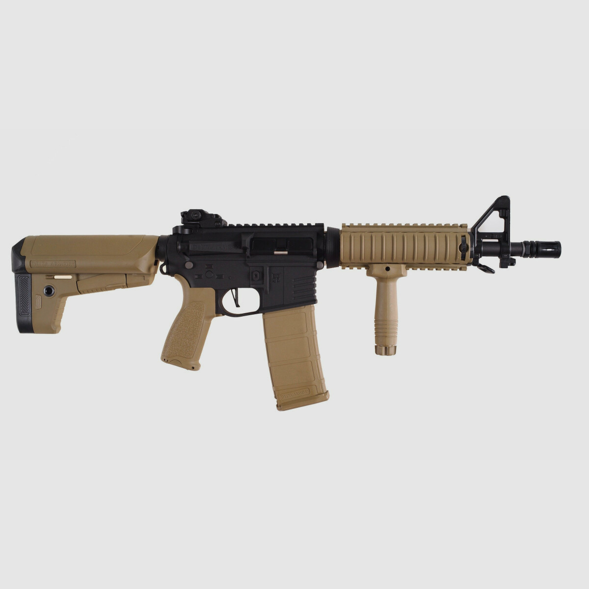 AR15 CQB-R CHARLIE TAN/Negro Rifle S-AEG Airsoft Libre a partir de 18 Años | Delta Armory