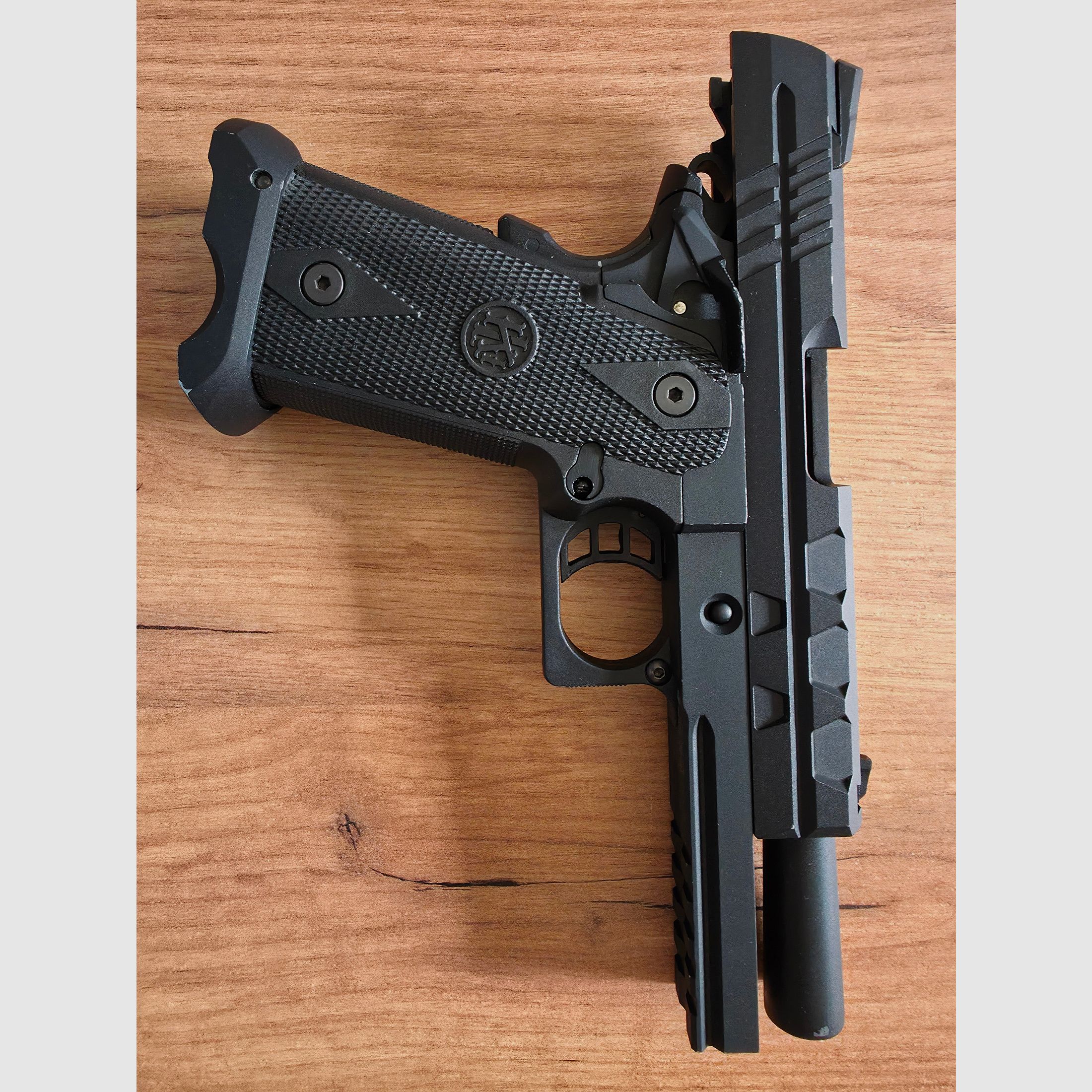 KLI Hi-capa 4.3 Tartarus MK1 GBB + 2 Chargeurs