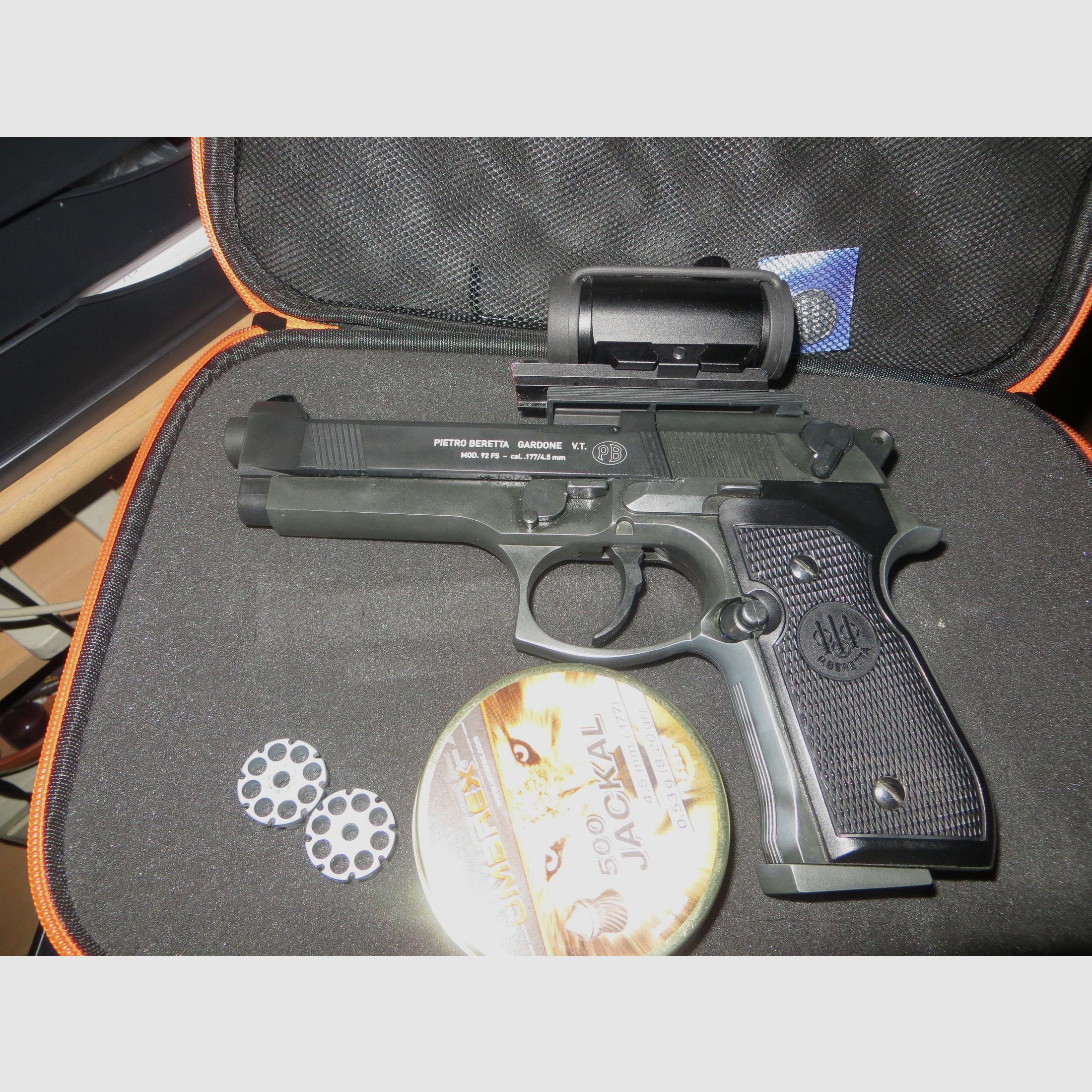 UMAREX/BERETTA 92 FS CO2 as good as new