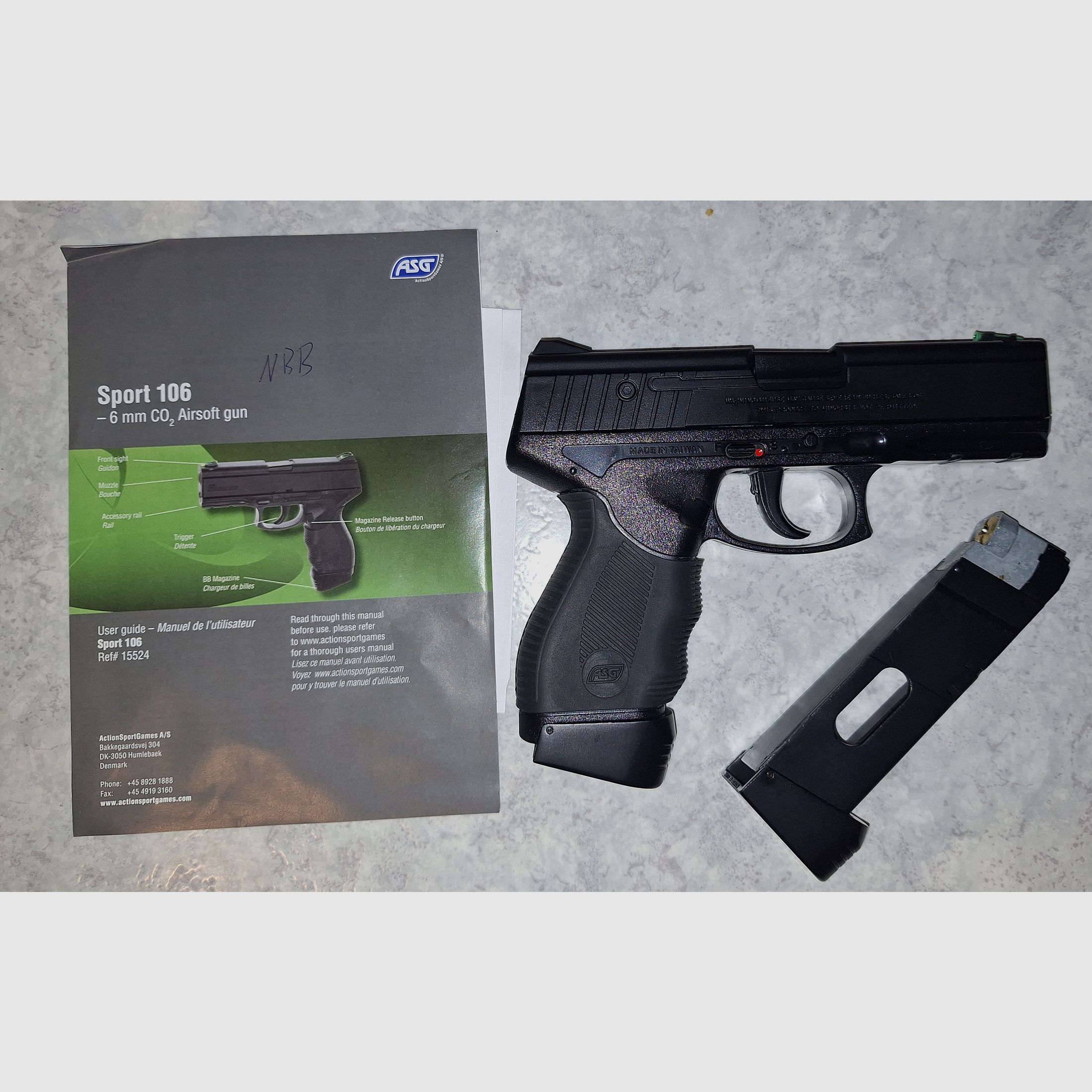 4x pistole airsoft NBB z walizką