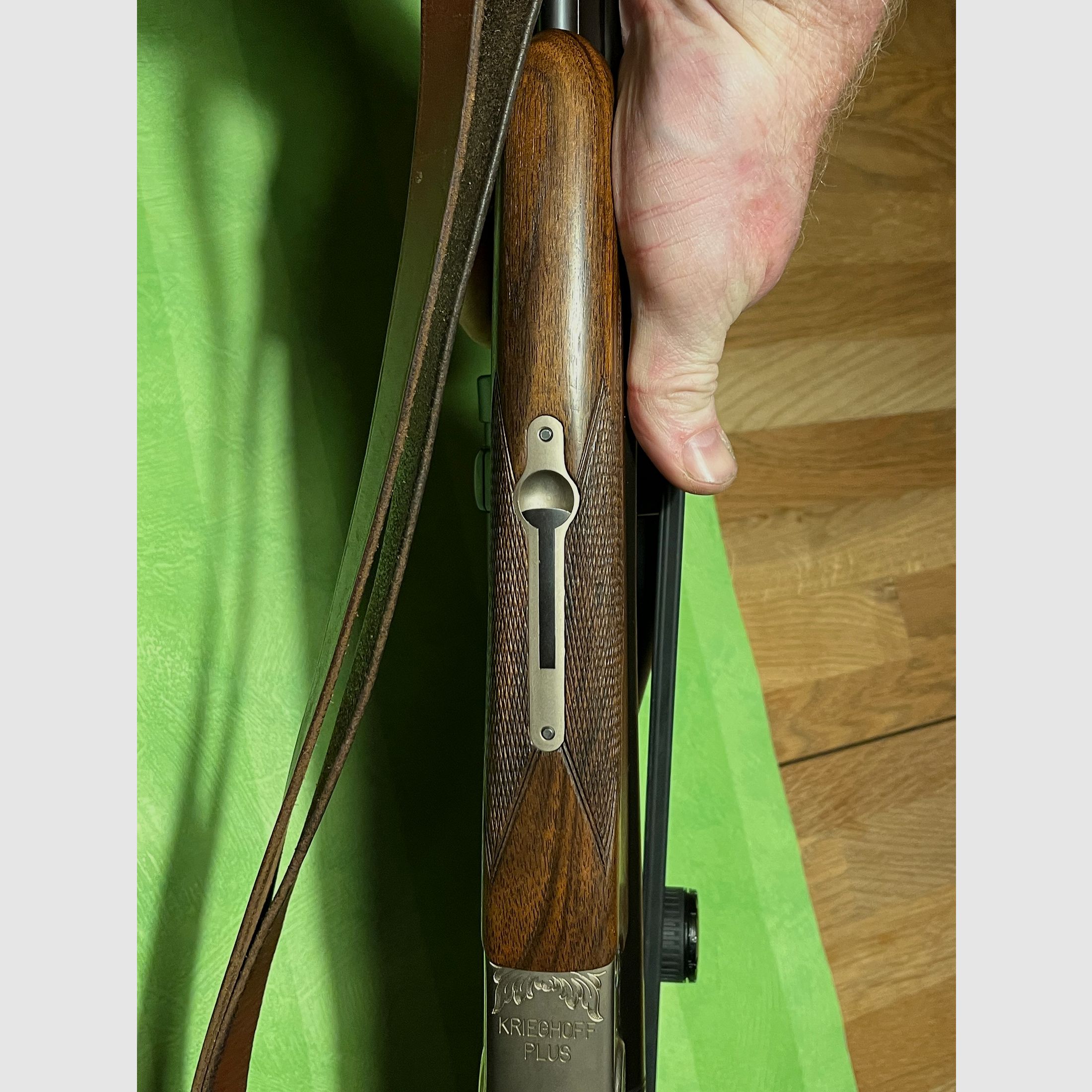 Krieghoff Plus Drilling mit 2 Schloss Handsp. im Kaliber 20/76,7x65R,.22 Hornet von vorne verstellbarer E Lauf, Zeiss HT 3-12x56 L.abs. 60 auf Schwenkmontage u. höhenverstellbare Schaftrücken