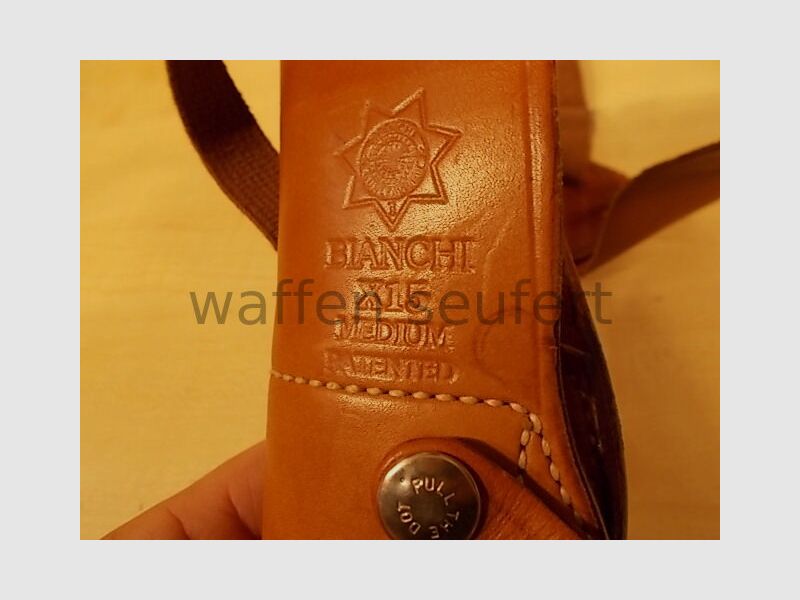 Bianchi X15 Medium shoulder holster for revolver/pistol up to 4