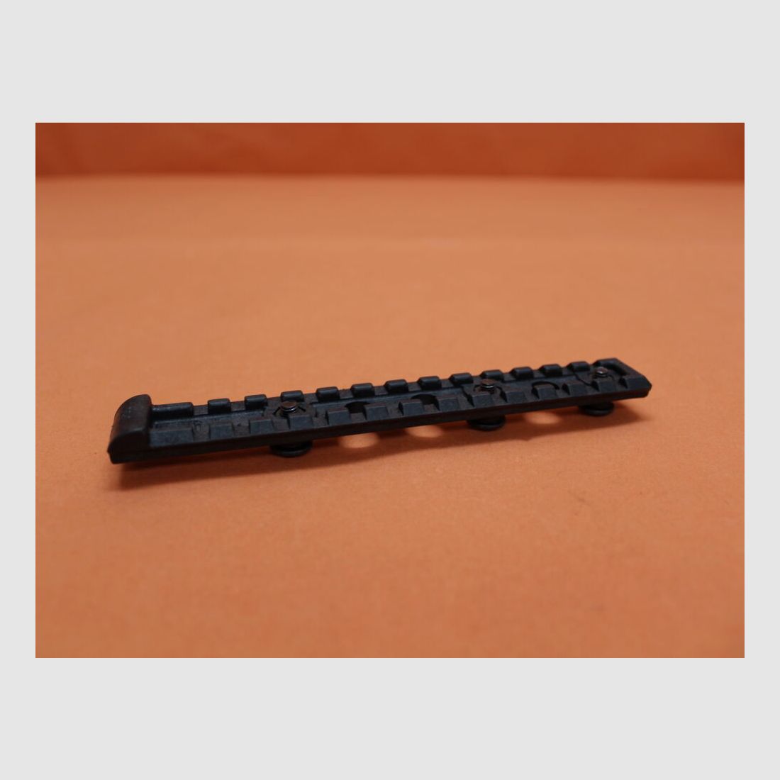 CAA Tactical AR-15: Riel Picatinny TDI Polímero Negro (PR-A)/ Distancia entre agujeros del riel Picatinny 19mm/ Ø9,5mm