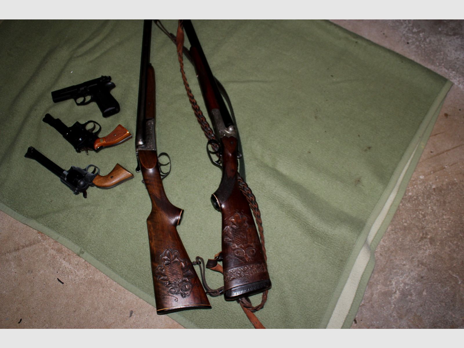 8 geregistreerde wapens met accessoires - wegens stopzetting van de jacht