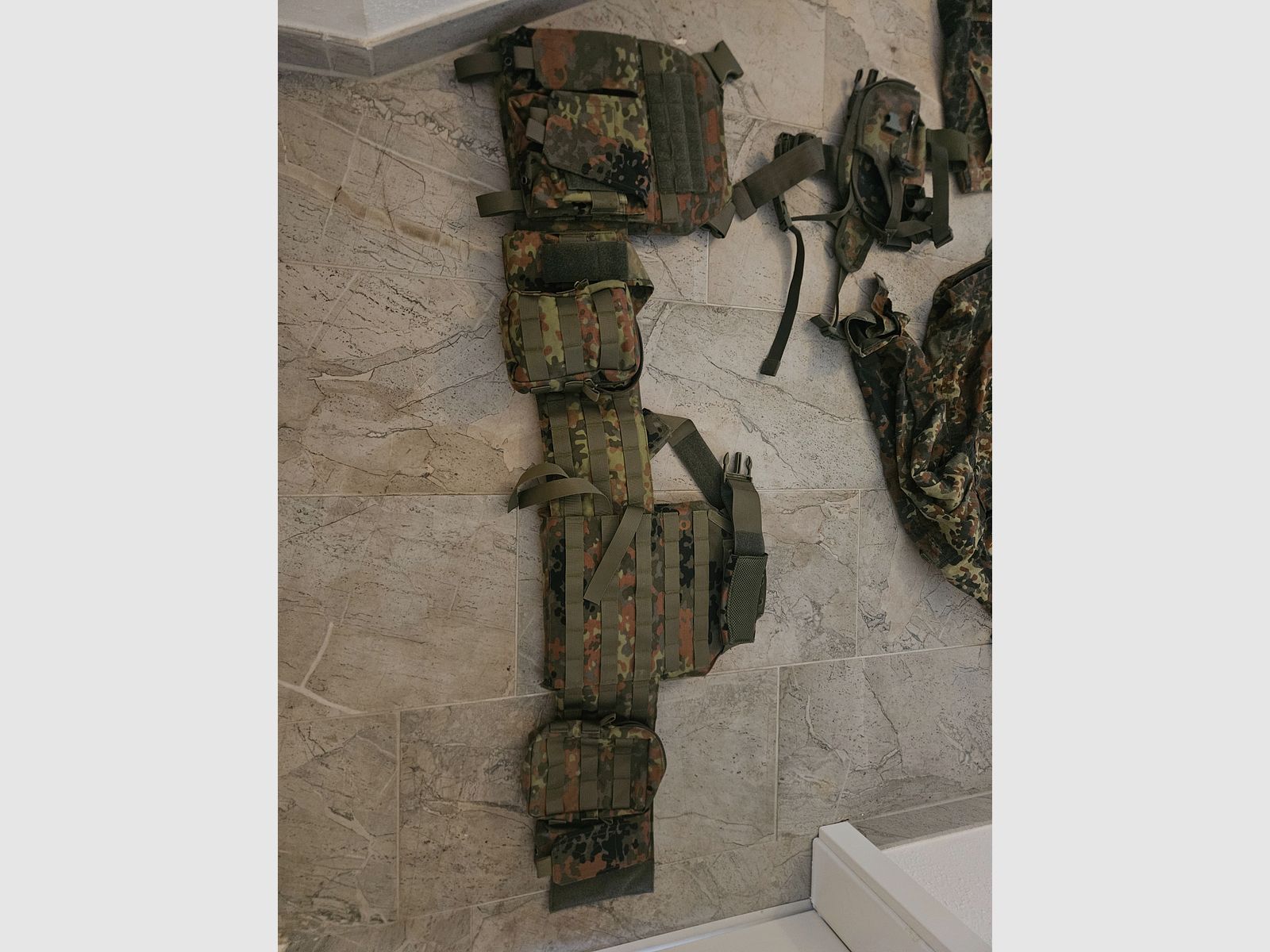 Großes Begadi S-AEG Starter-Set: MK16 (SCAR-L) & M4 M-LOK inkl. 10 Magazinen, Akkus & kompletter Flecktarn-Ausrüstung, Bild 12 von 15